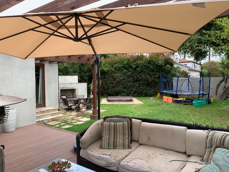  Outdoor deck 