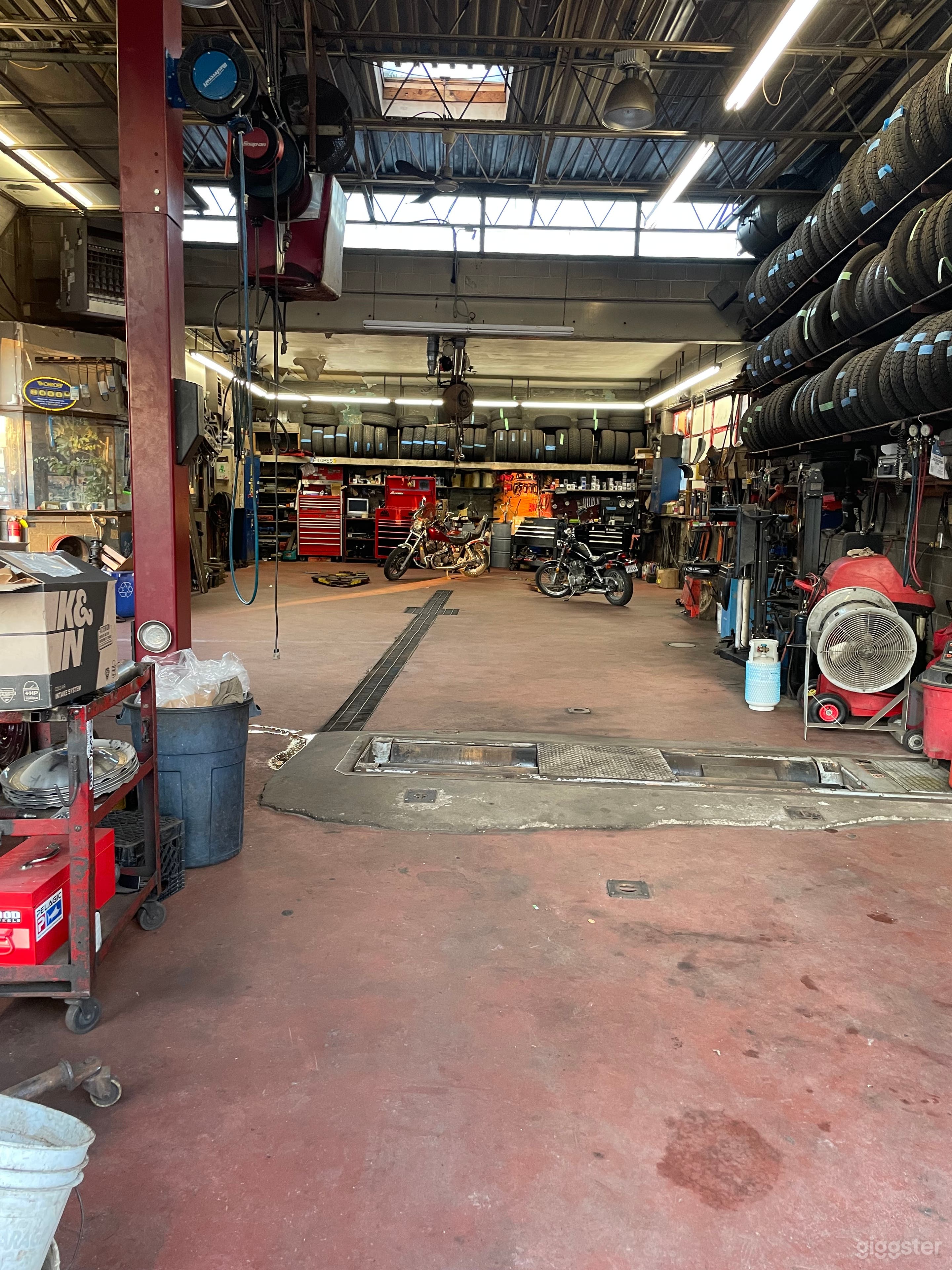 Automotive Garage for Filming Photo 3
