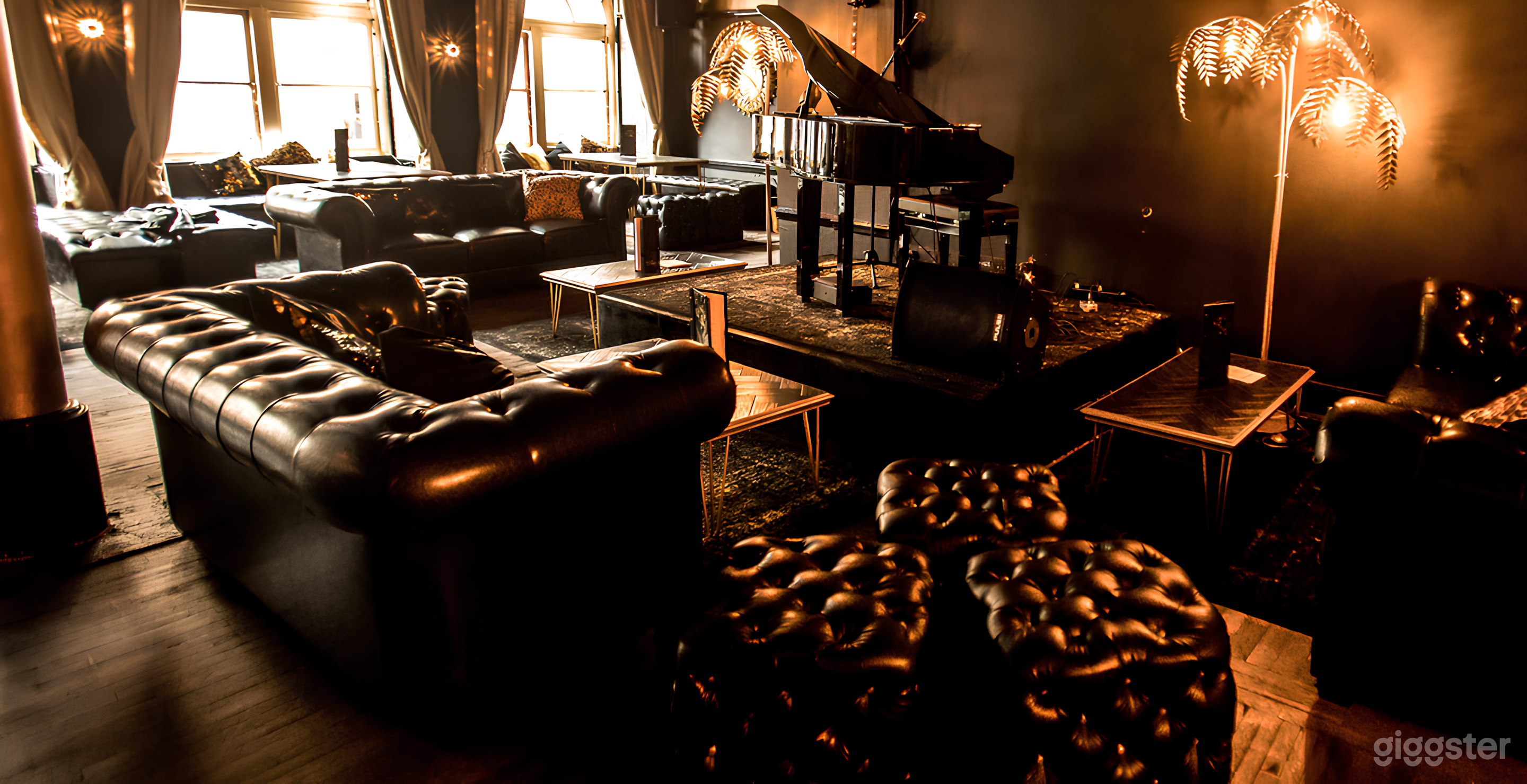 Piano Bar for up to 100 Guests Photo 1