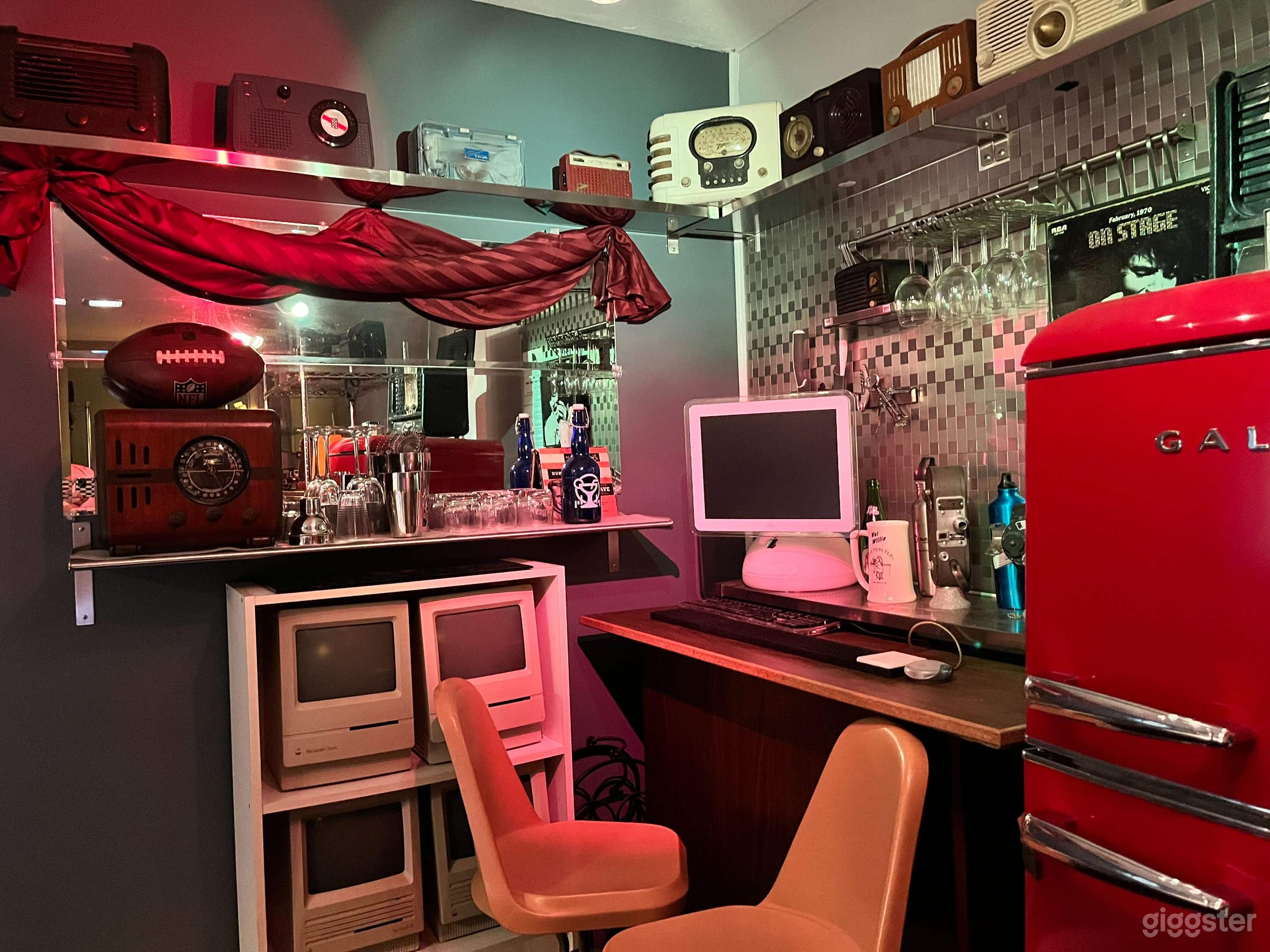 Vintage Tech Lounge Room Photo 3