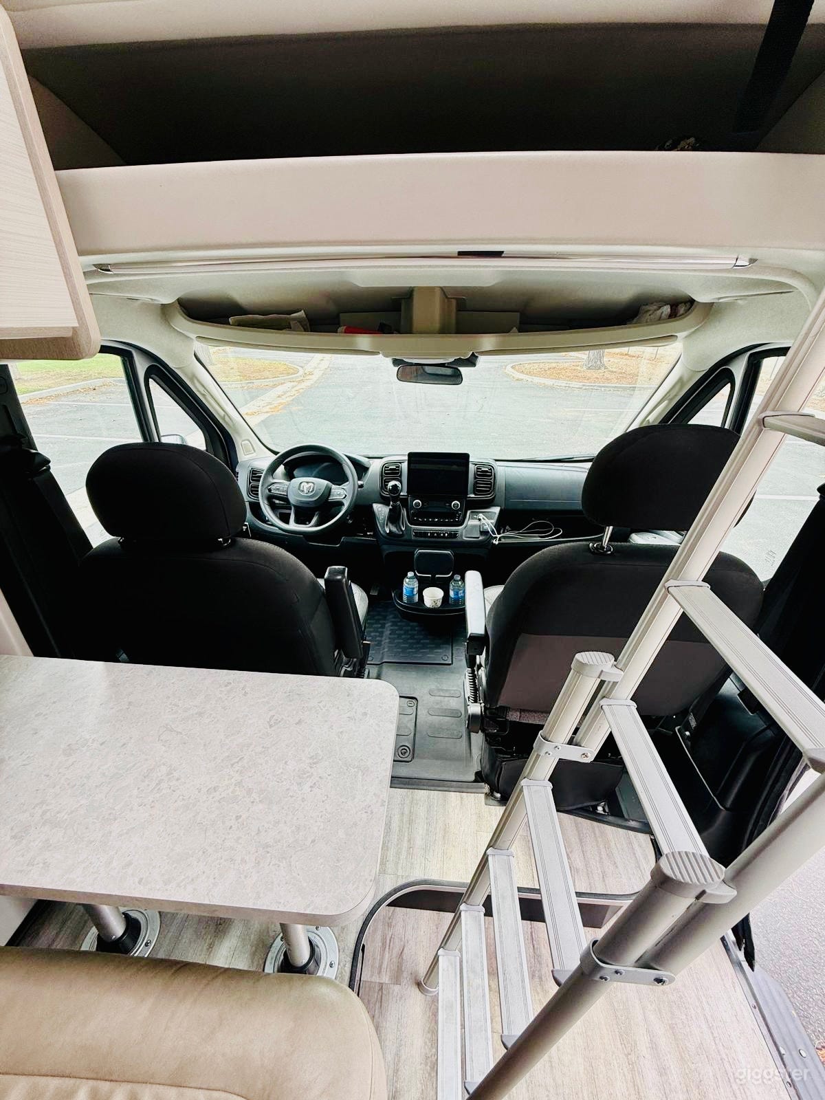 Thor Motor Home Photo 4