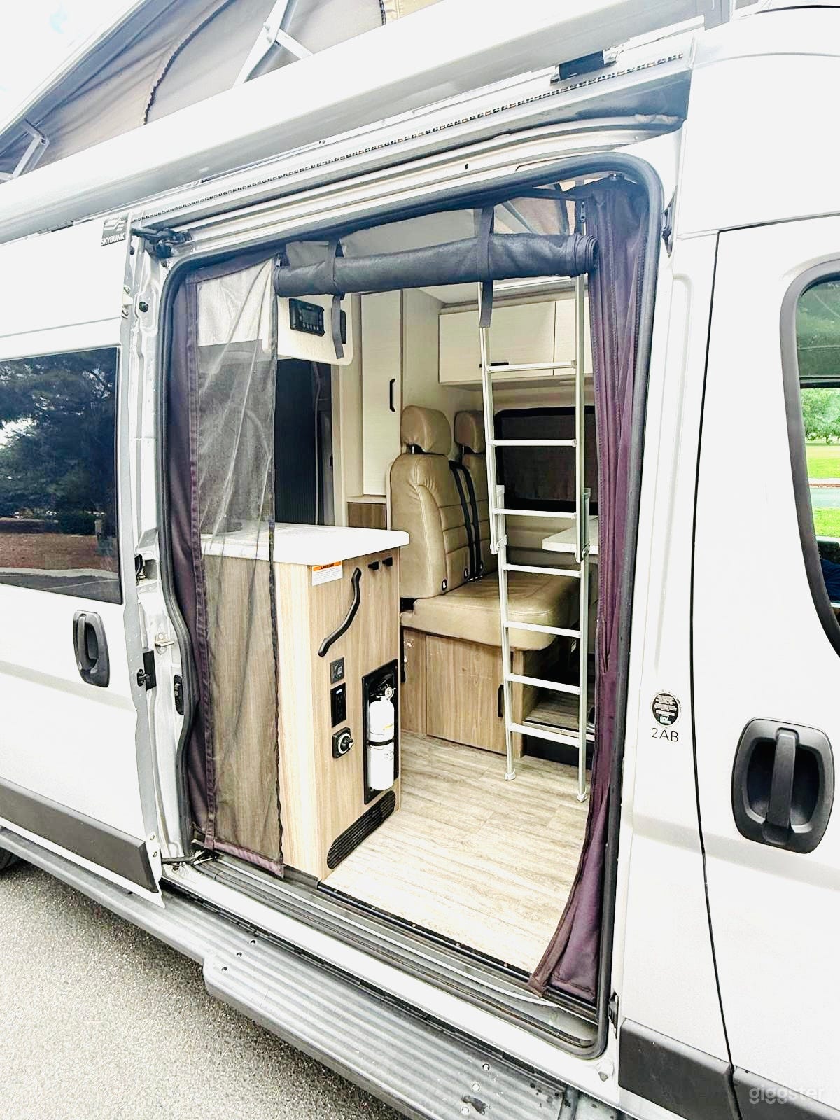 Thor Motor Home Photo 2