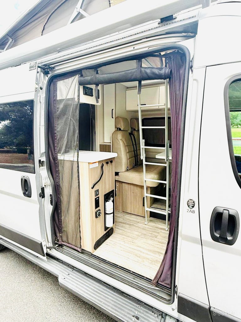  Thor Motor Home 