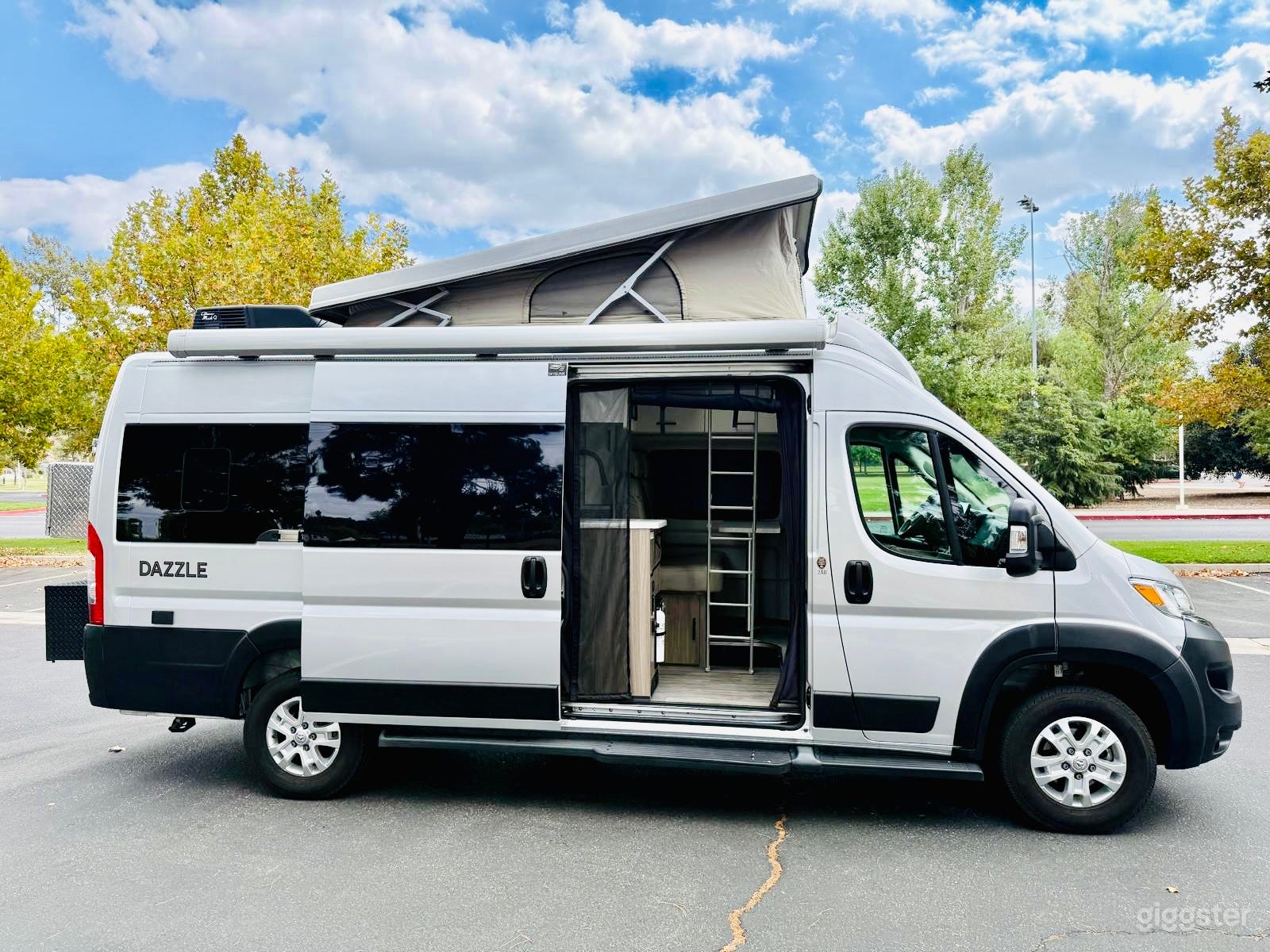 Thor Motor Home Photo 3