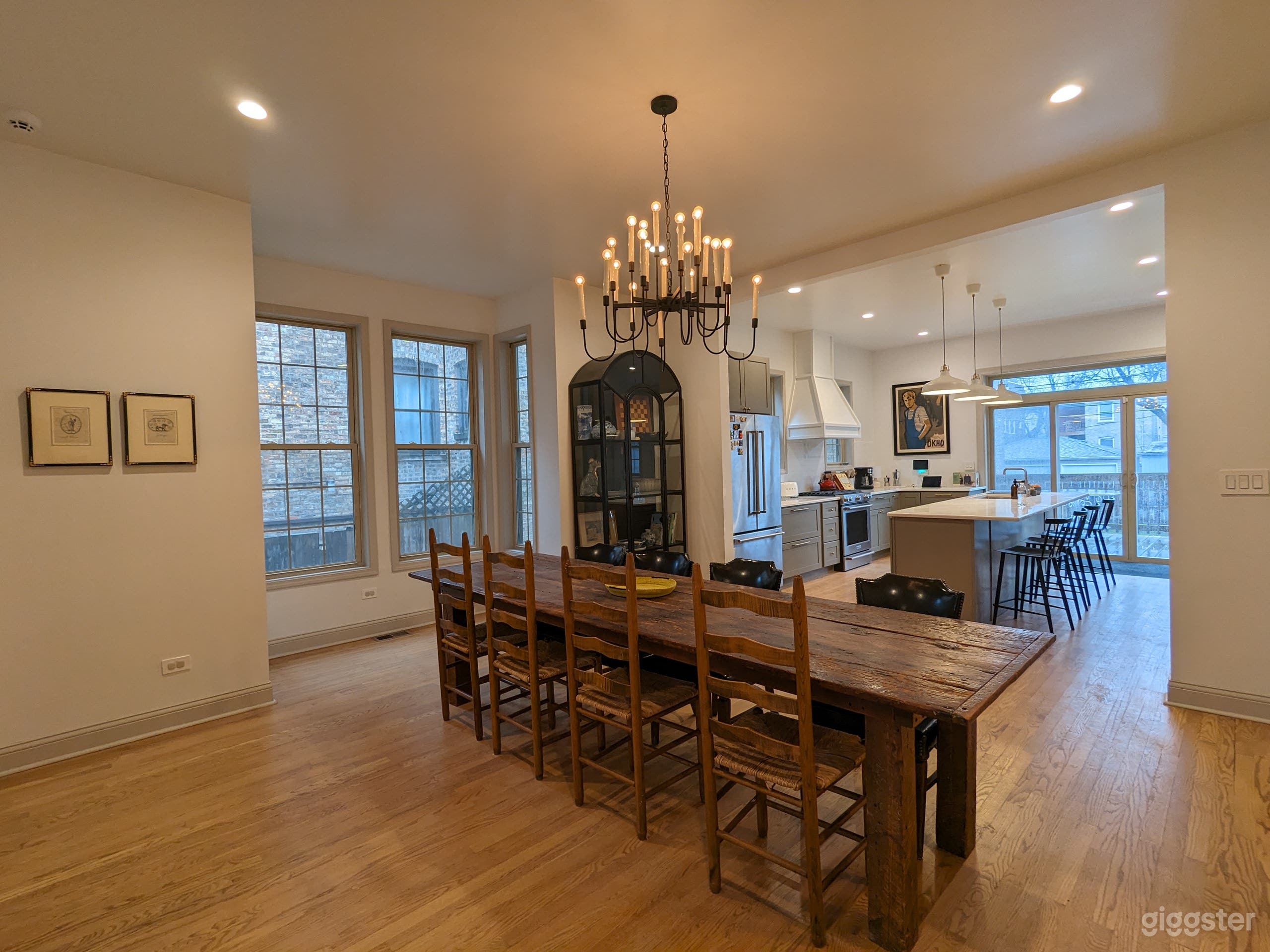 Dining room can seat up to 10 people. The dining table is 10' long. 