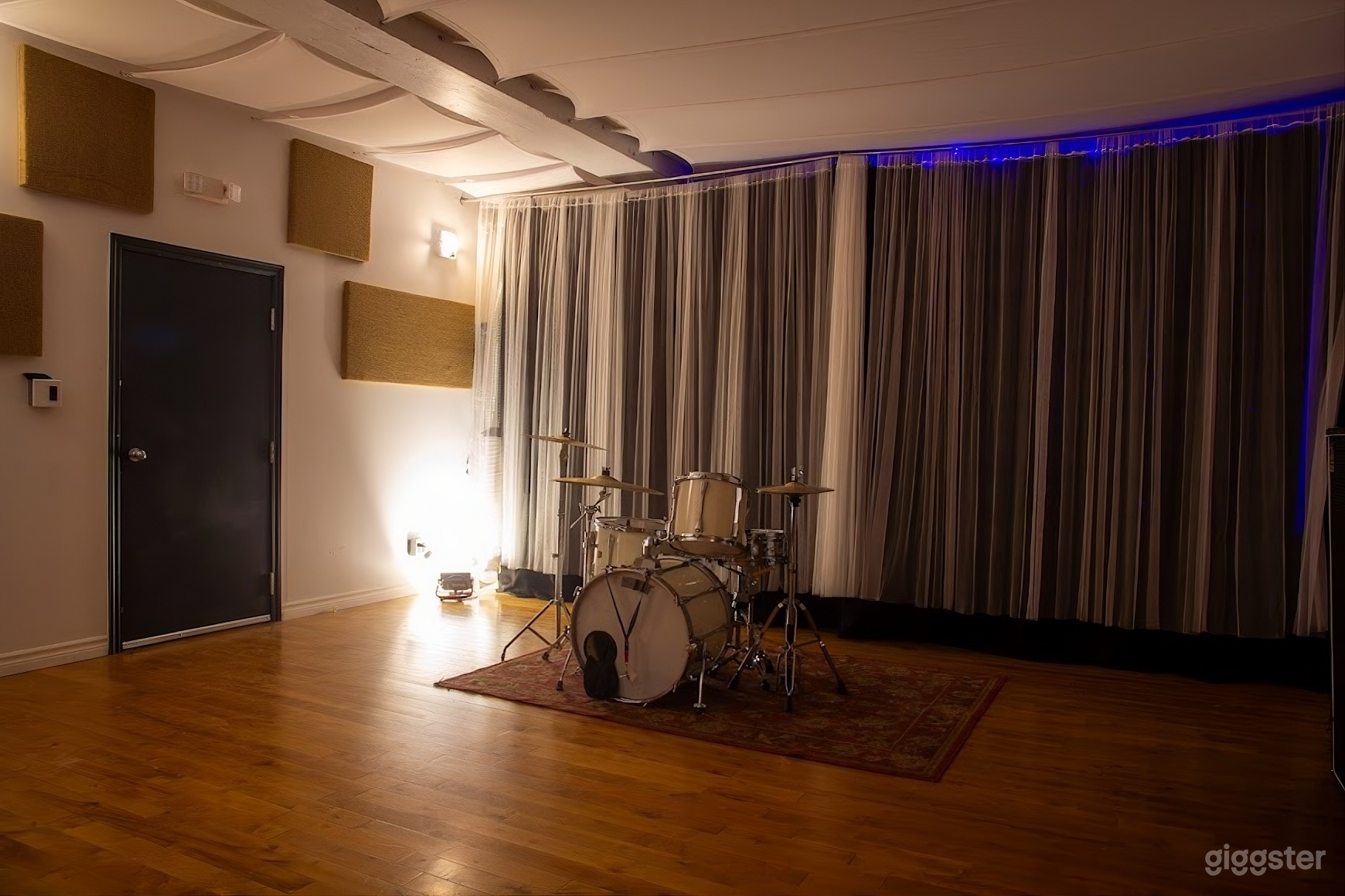 Professional Recording Room with World-Class-A Audio Gear! Photo 1