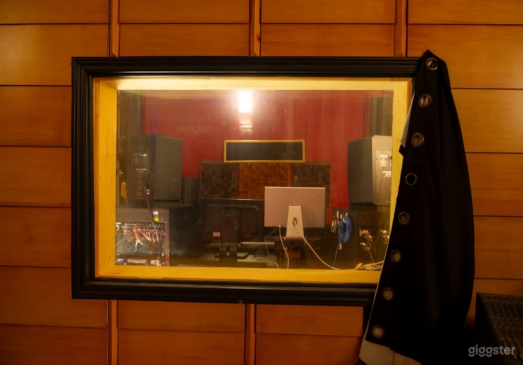 Professional Recording Room with World-Class-A Audio Gear! Photo 3