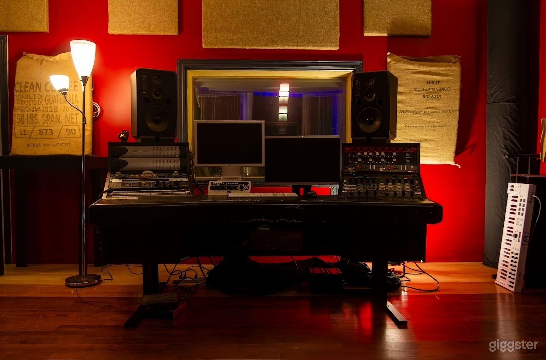 Professional Recording Room with World-Class-A Audio Gear! Photo 4