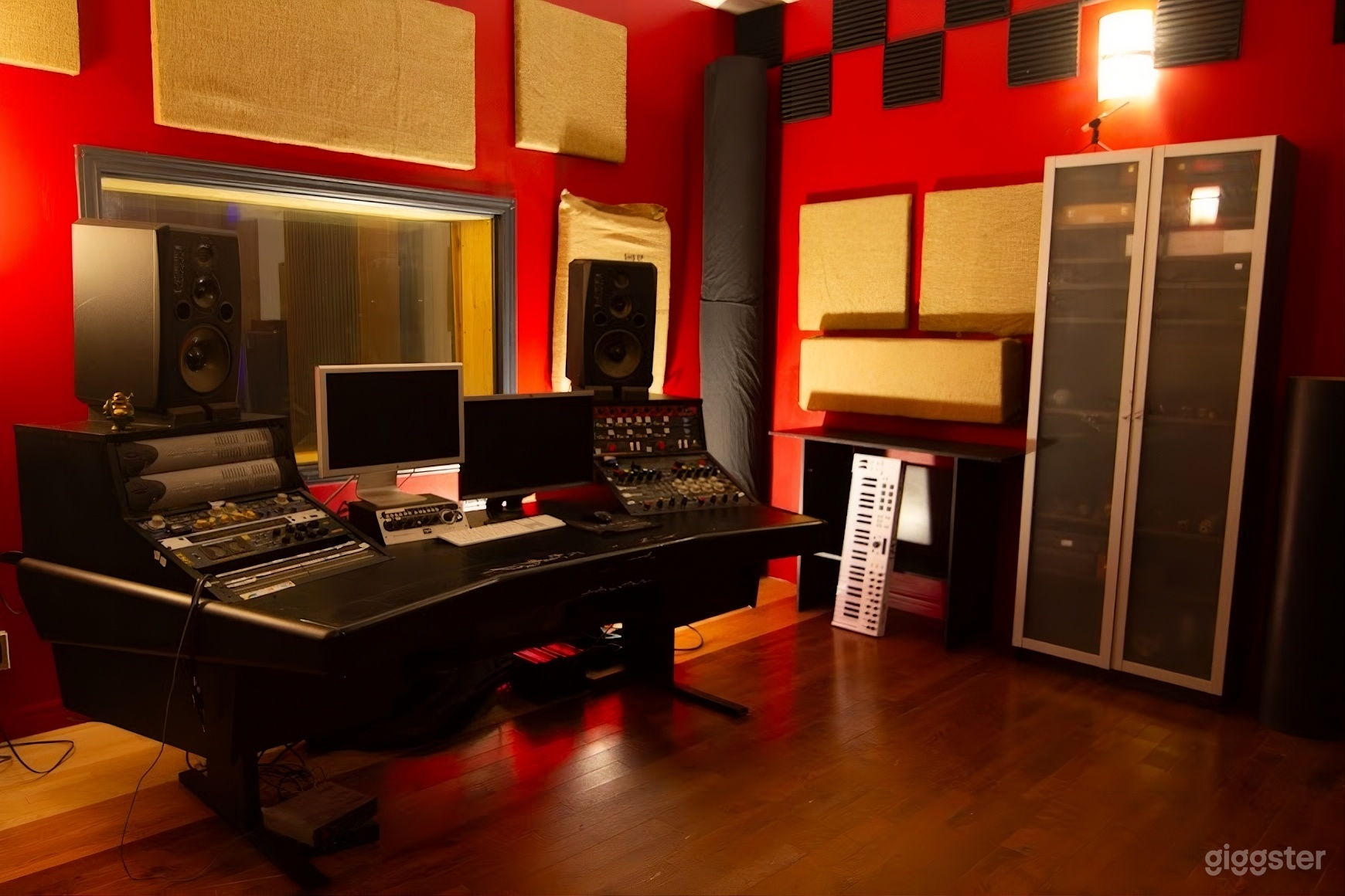 Professional Recording Room with World-Class-A Audio Gear! Photo 2