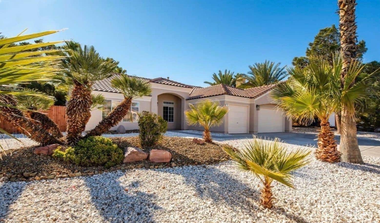 Pool in Modern Bright Resort Style Home Photo 3