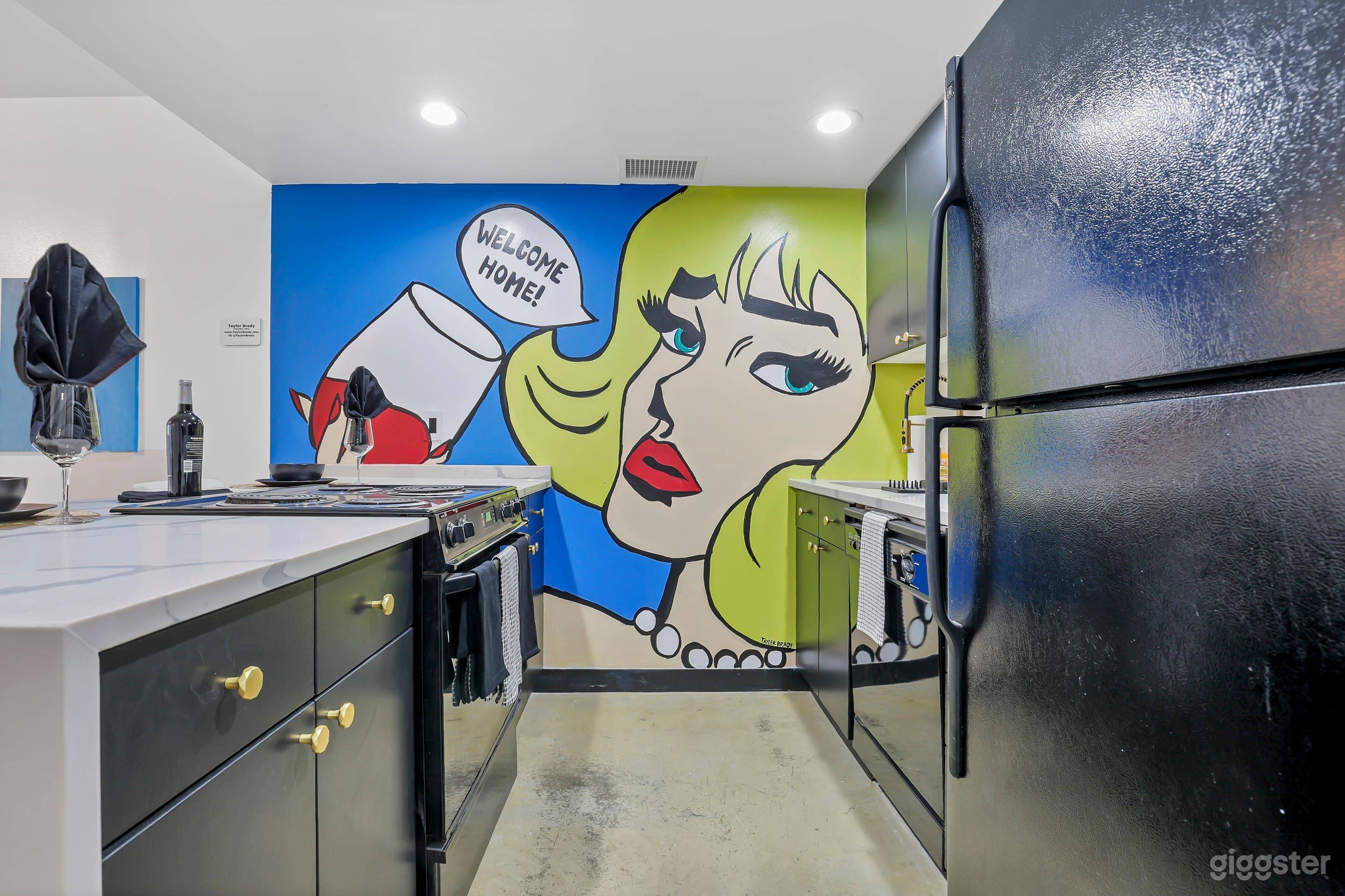 Private Art Gallery Condo w/ Free Parking! Photo 3