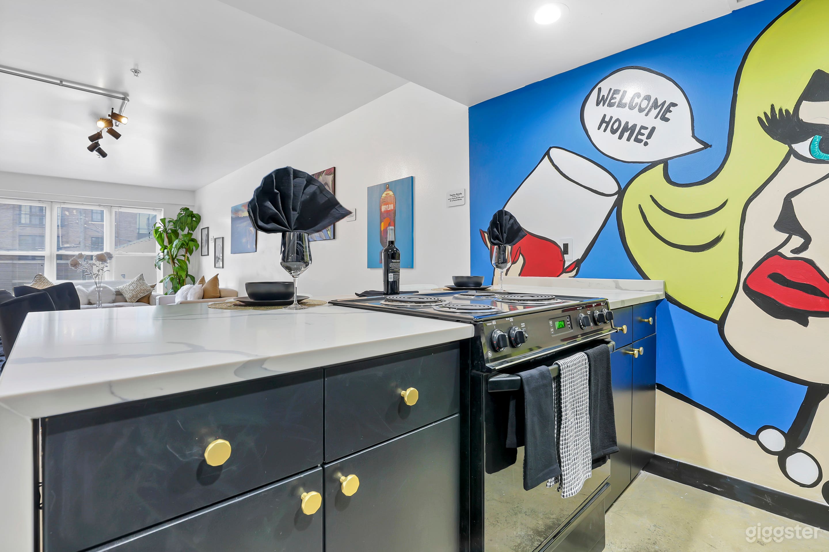 Private Art Gallery Condo w/ Free Parking! Photo 1