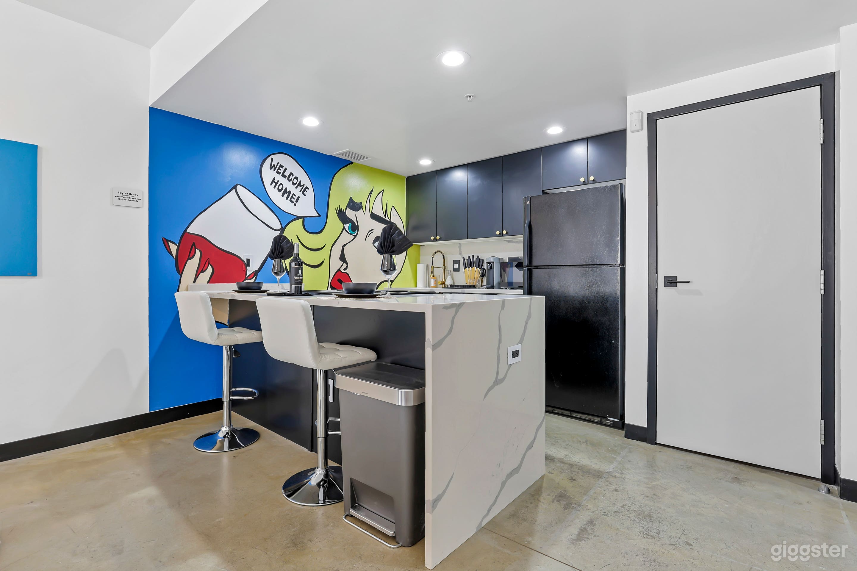 Private Art Gallery Condo w/ Free Parking! Photo 2