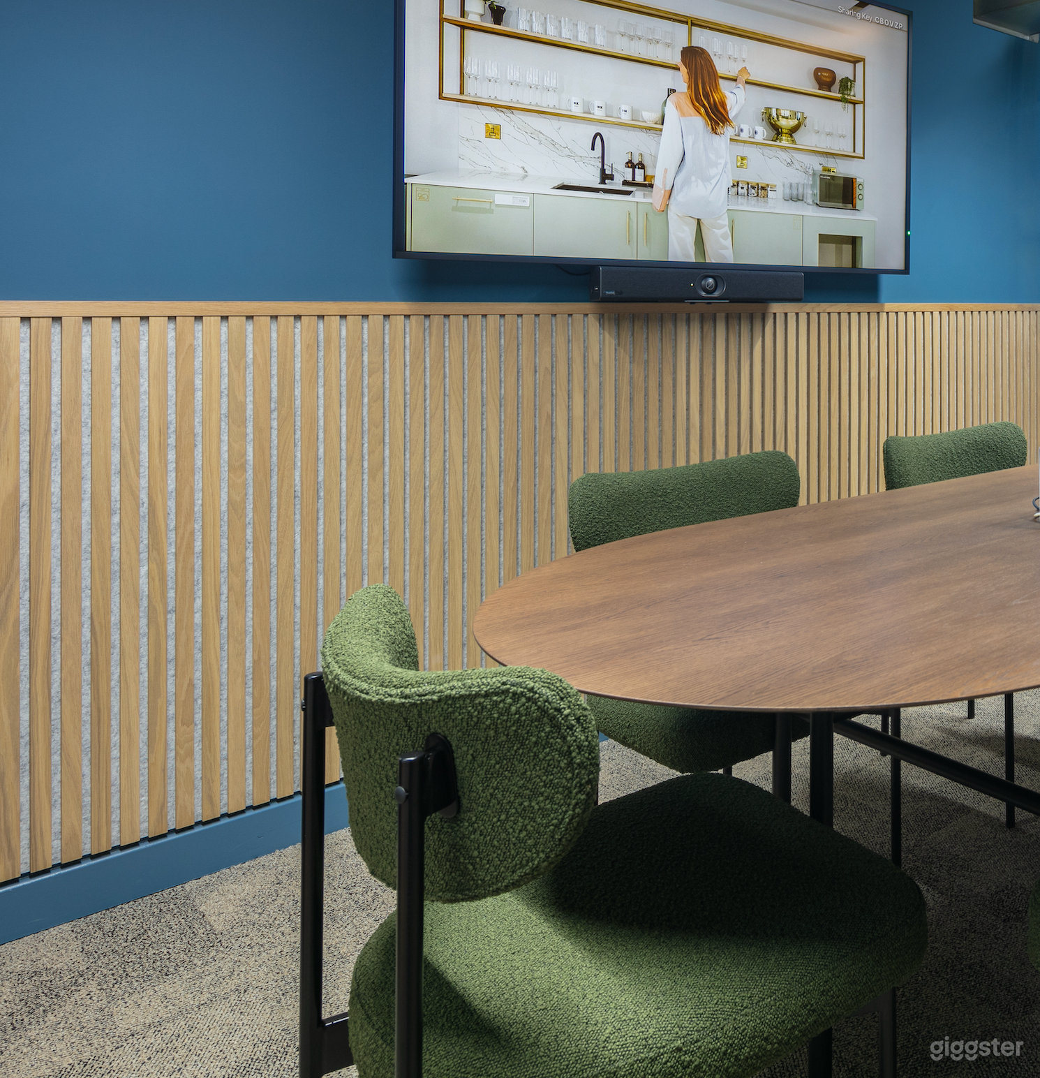 The Form Room for 6 Persons Photo 3