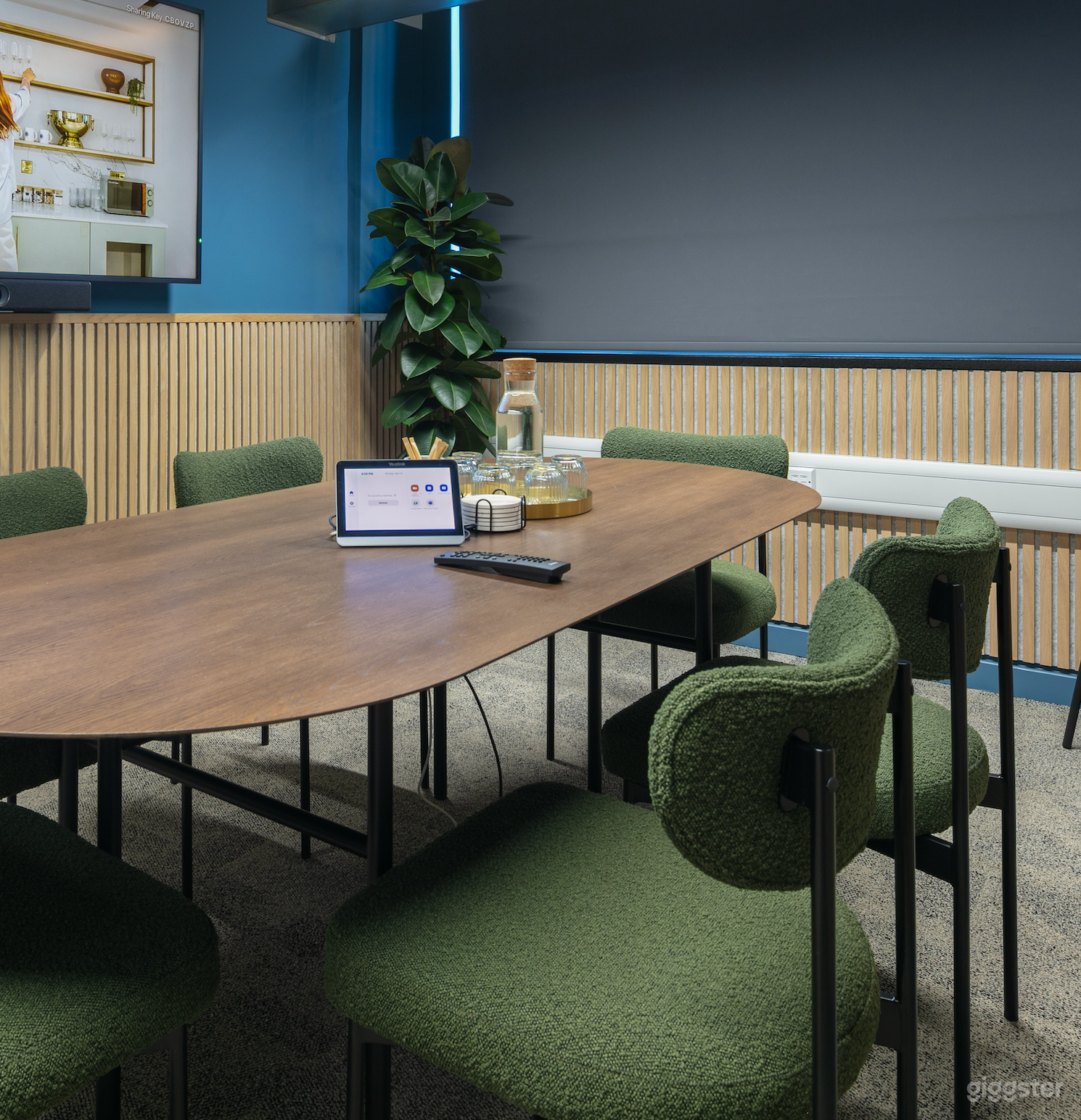 The Form Room for 6 Persons Photo 4