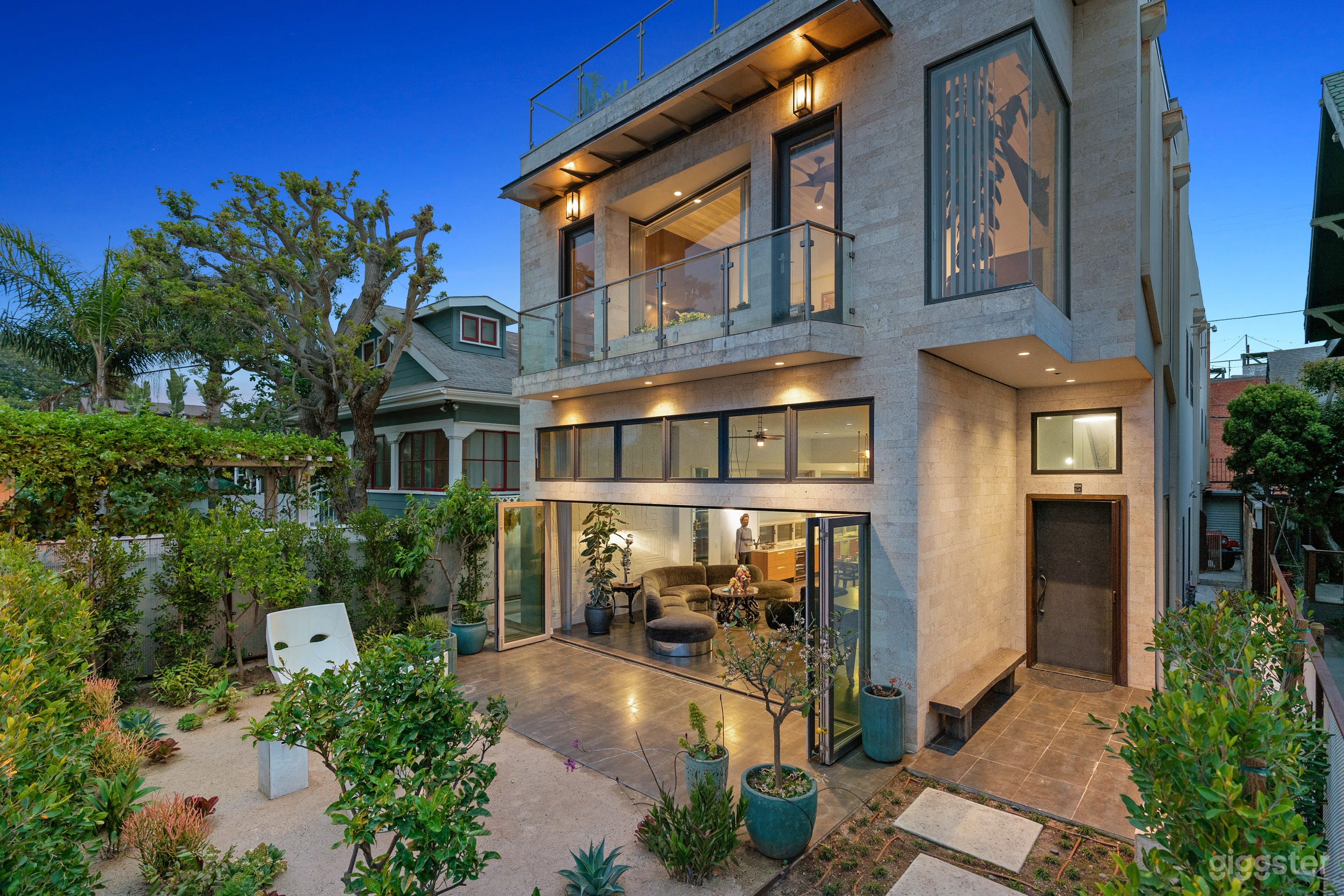 Venice Beachfront Luxury Home-Rooftop, Ocean Views Photo 1