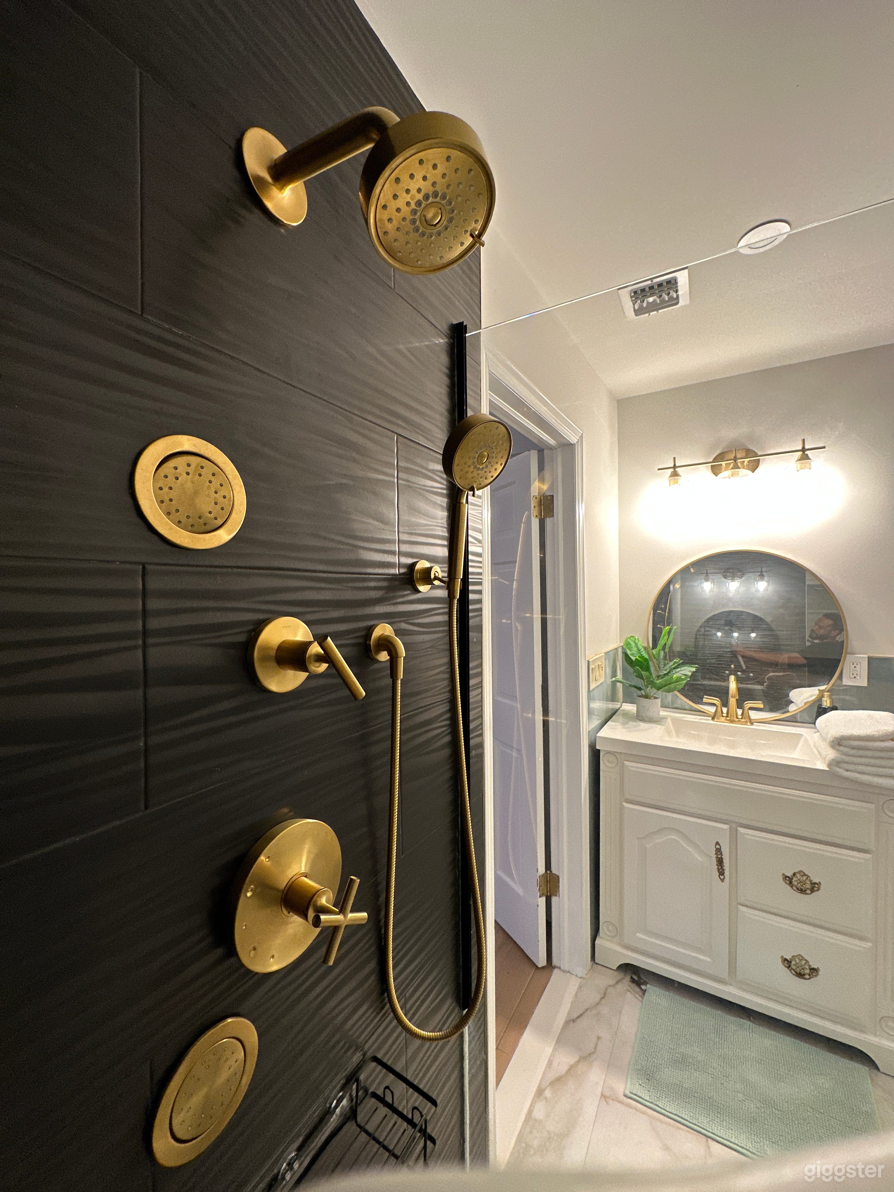 Firefly Estate. Photo 4