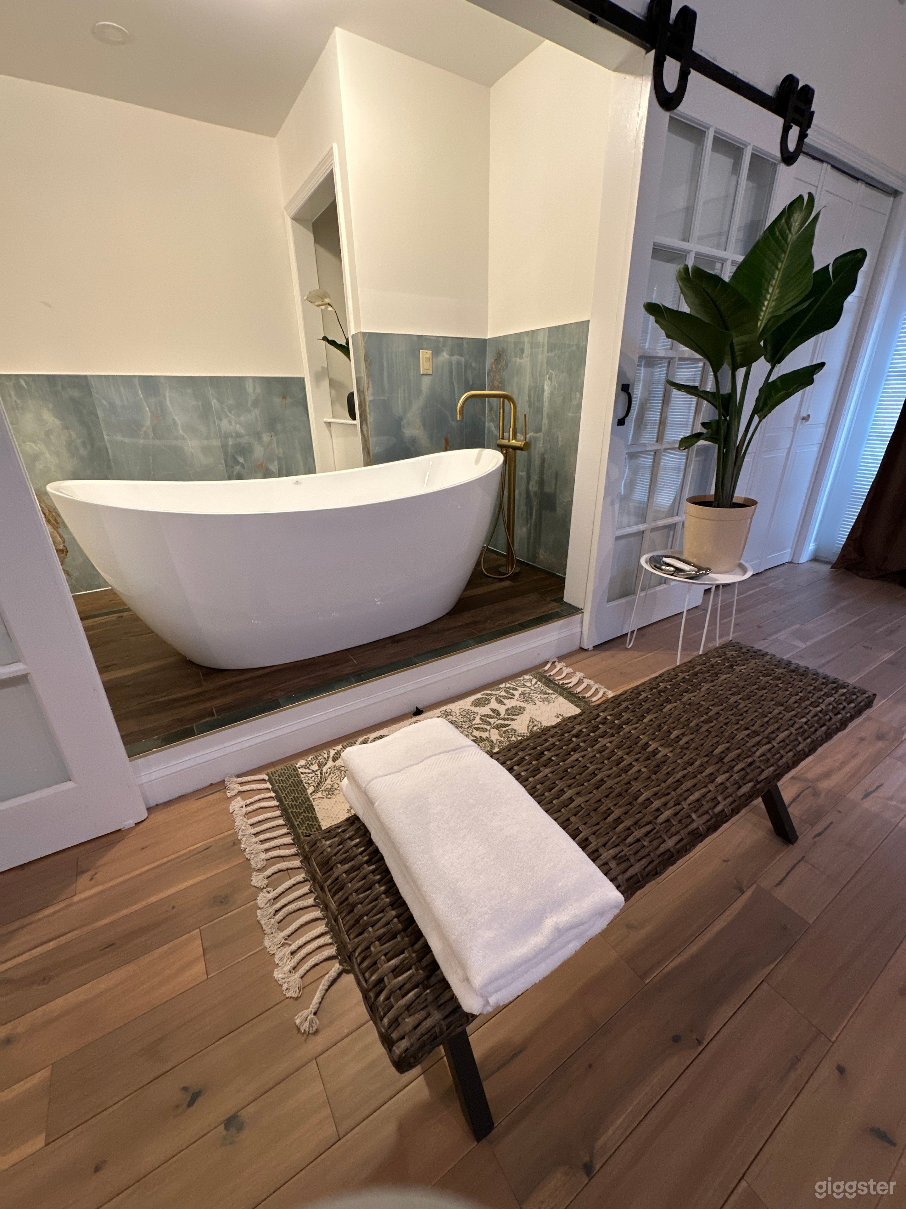 Firefly Estate. Photo 3