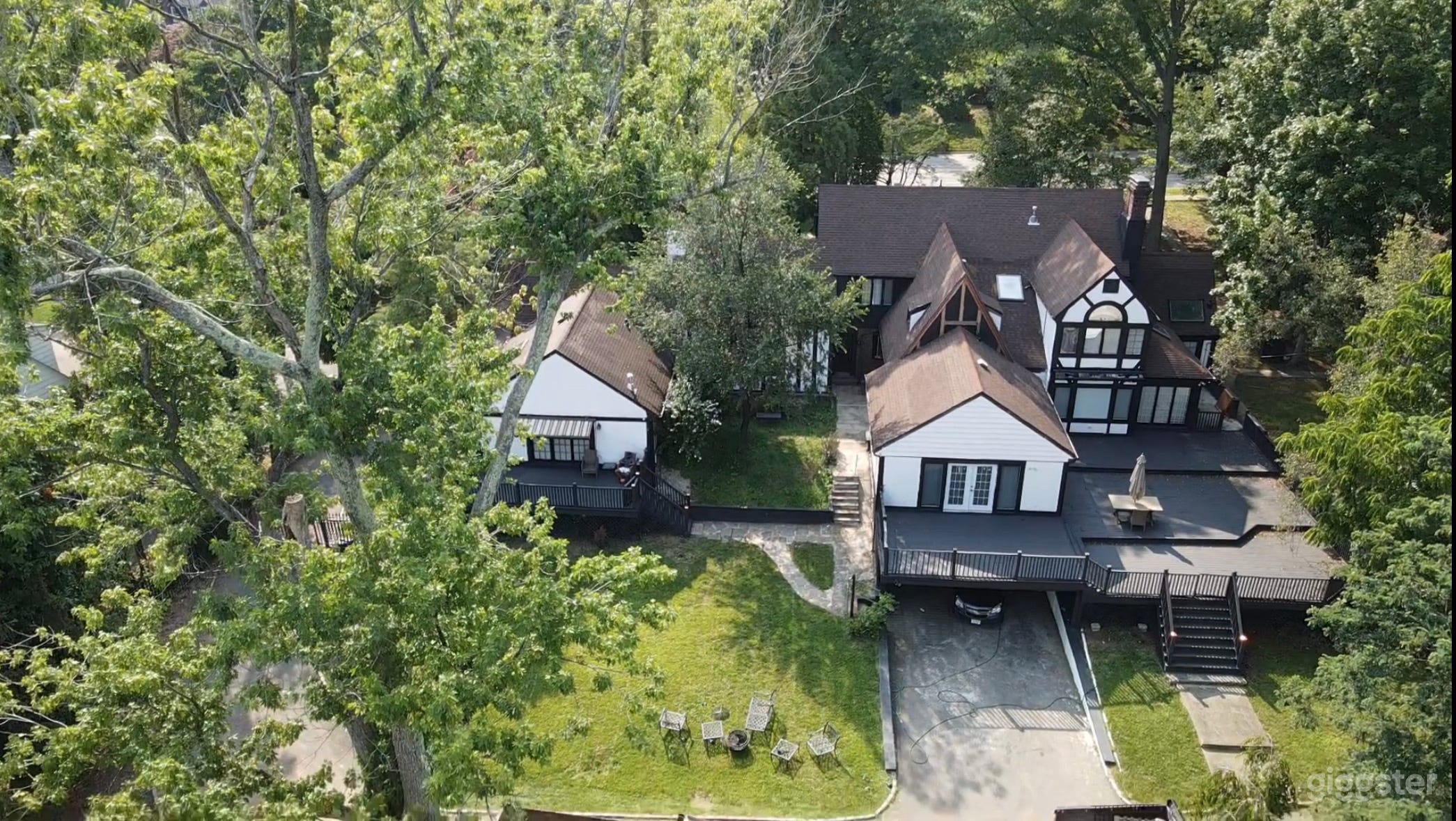 Firefly Estate. Photo 1