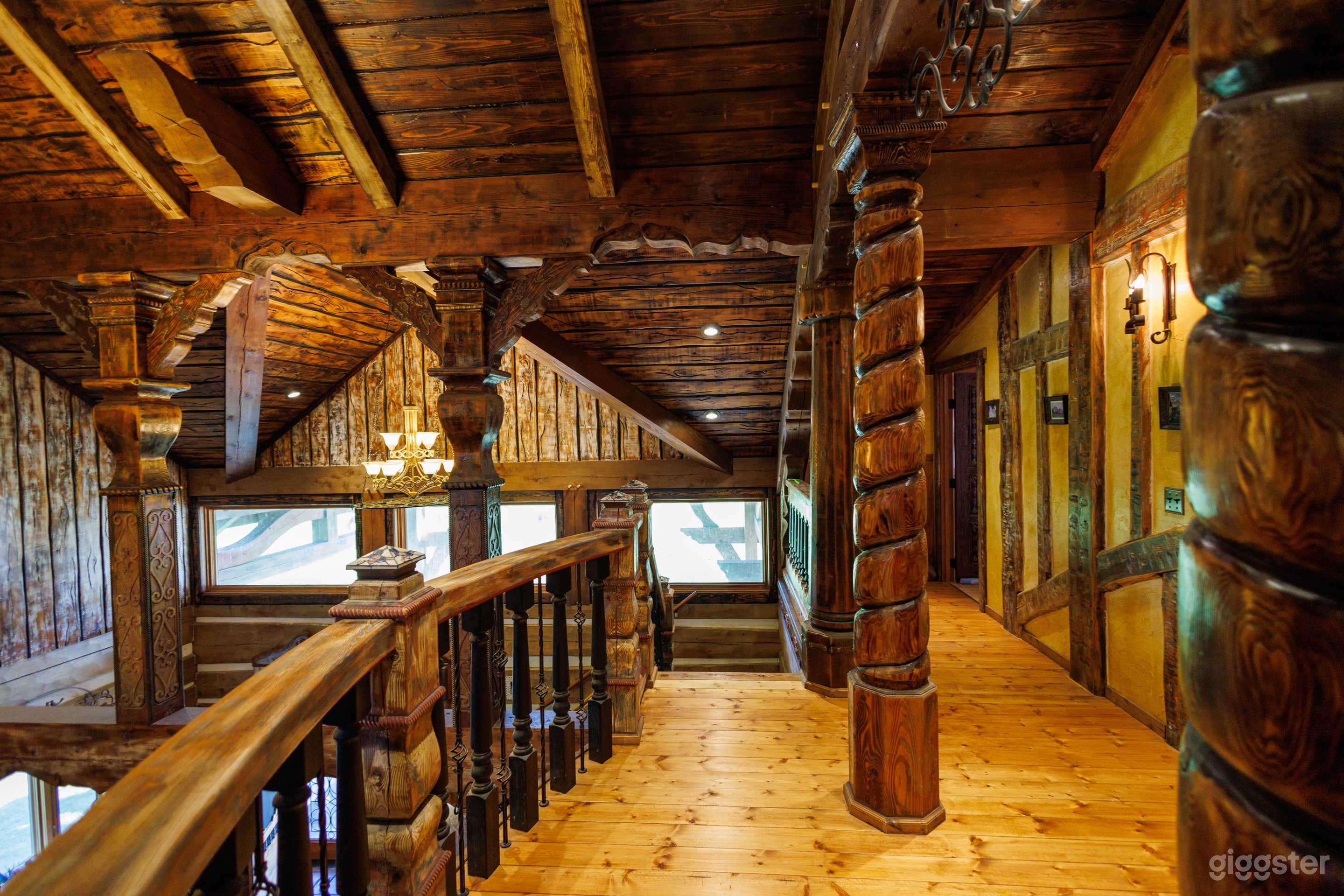 Colonial Log Haven: A Sculptural Masterpiece Photo 3