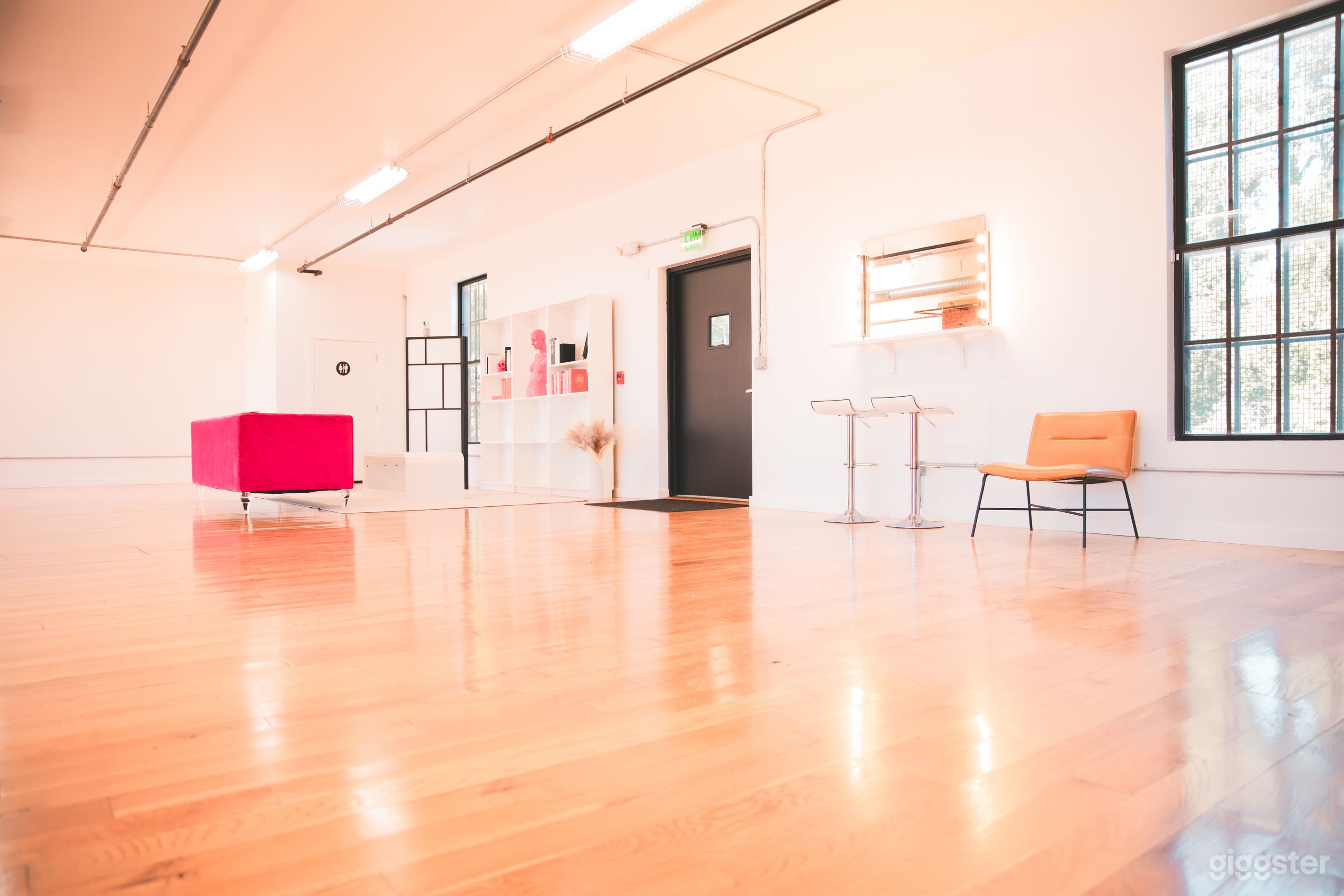 Fully Equipped NYC-style Loft Photo Studio in Baltimore Photo 4