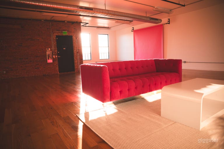  Fully Equipped NYC-style Loft Photo Studio in Baltimore 