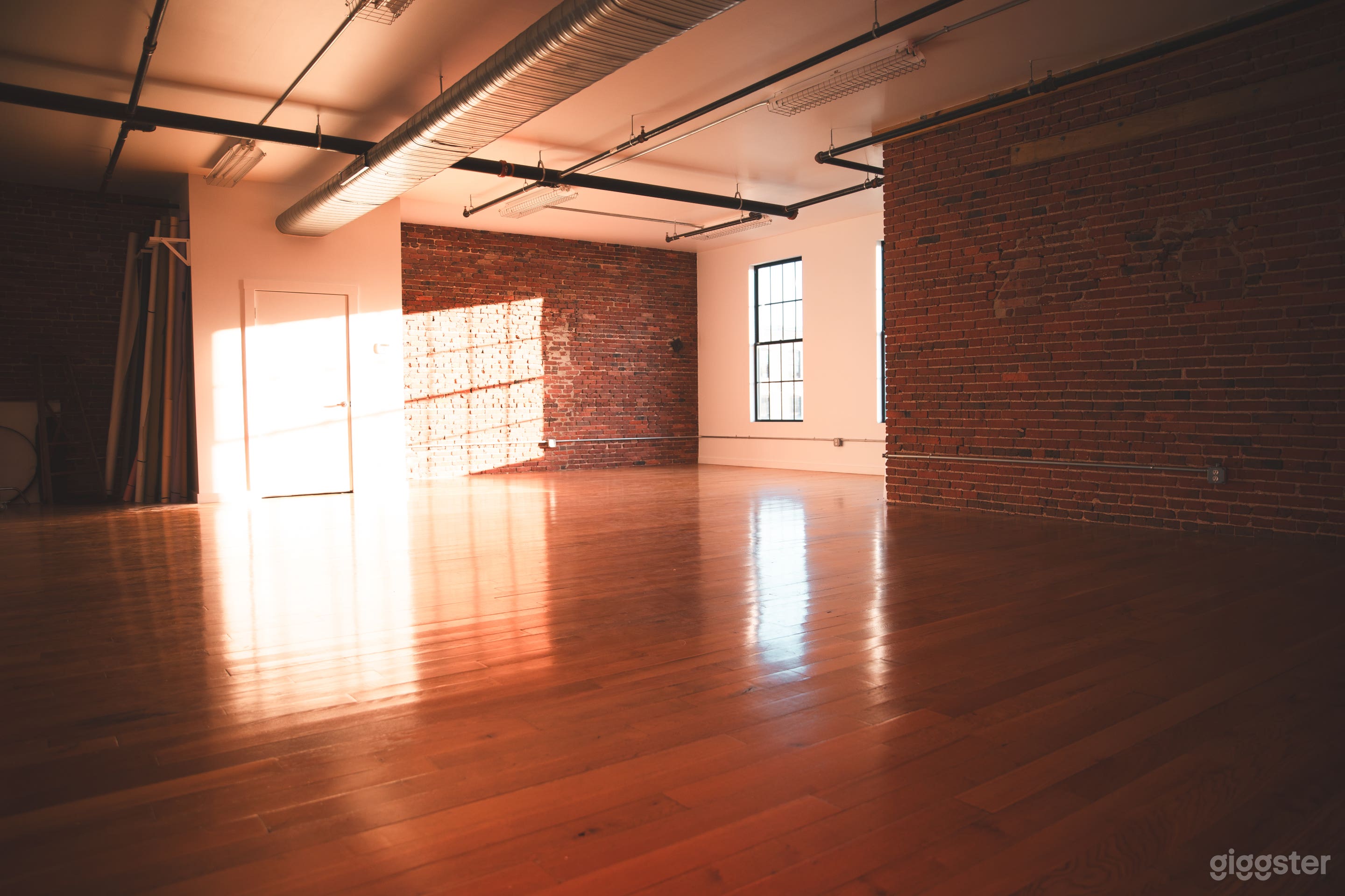 Fully Equipped NYC-style Loft Photo Studio in Baltimore Photo 3