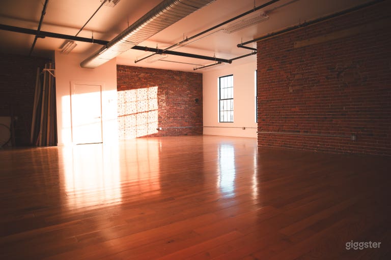  Fully Equipped NYC-style Loft Photo Studio in Baltimore 