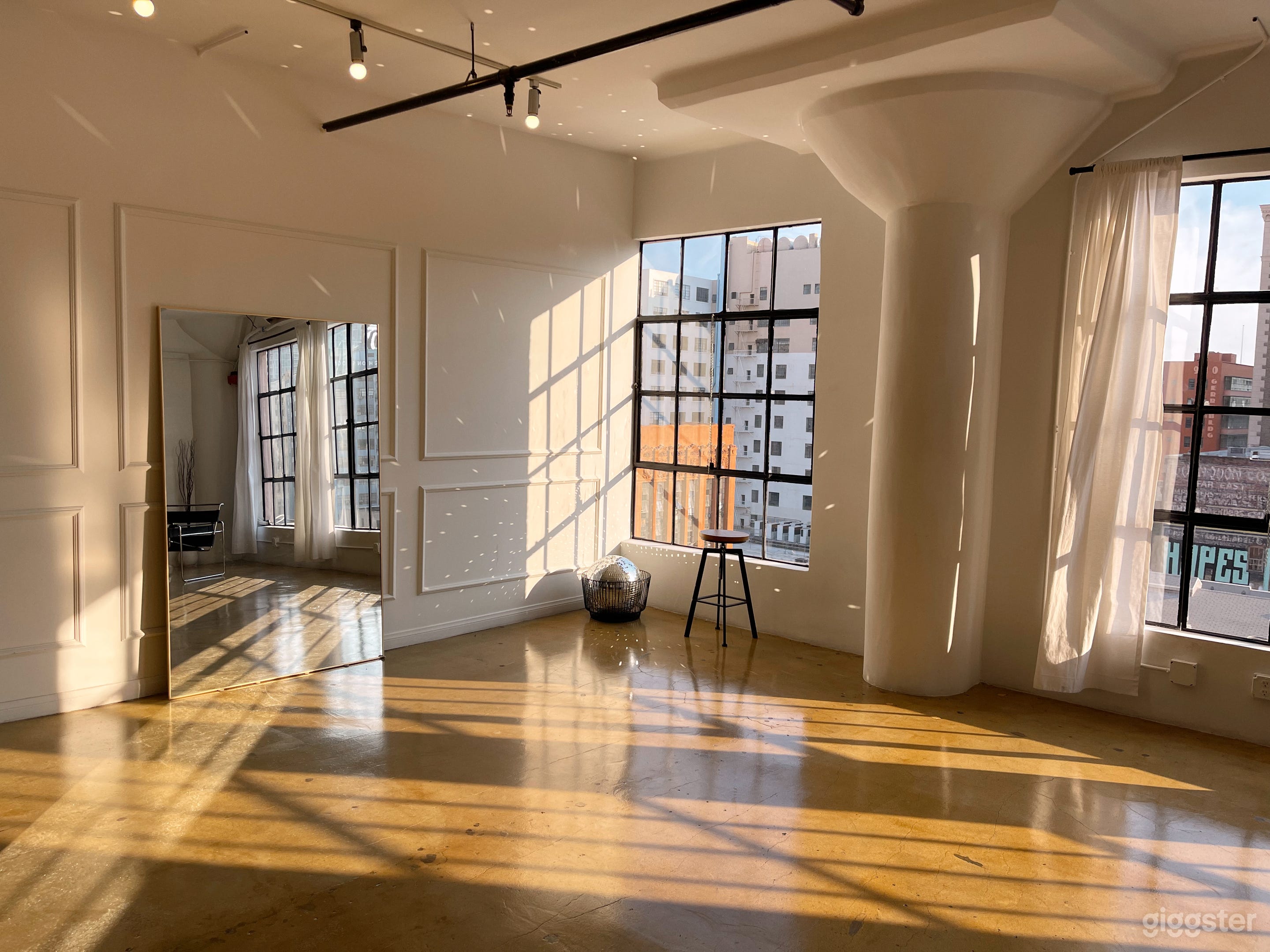 DLTA LOFT Photography Studio natural light 1200sqf Photo 1