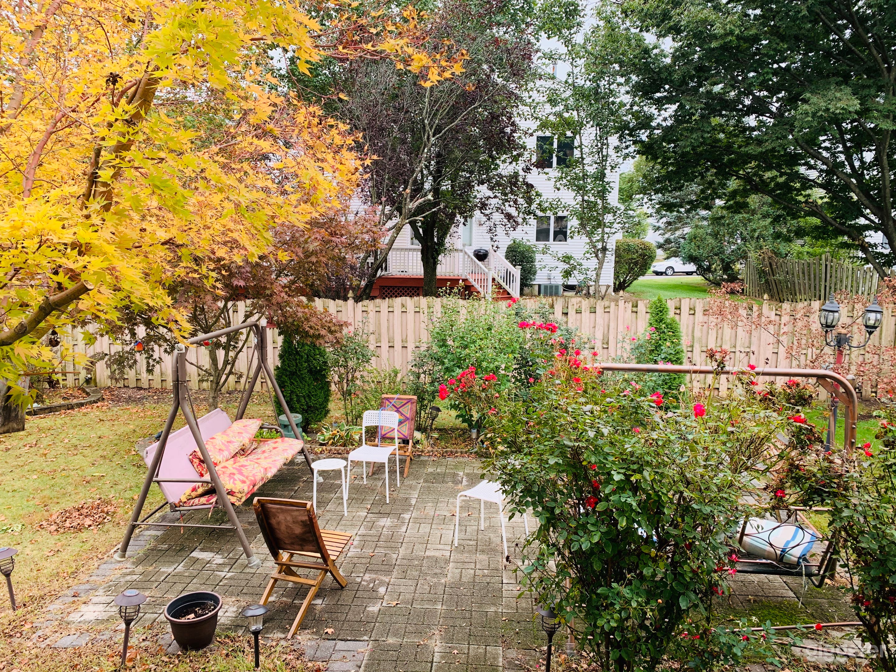 Sunny beautiful House with backyard Photo 4