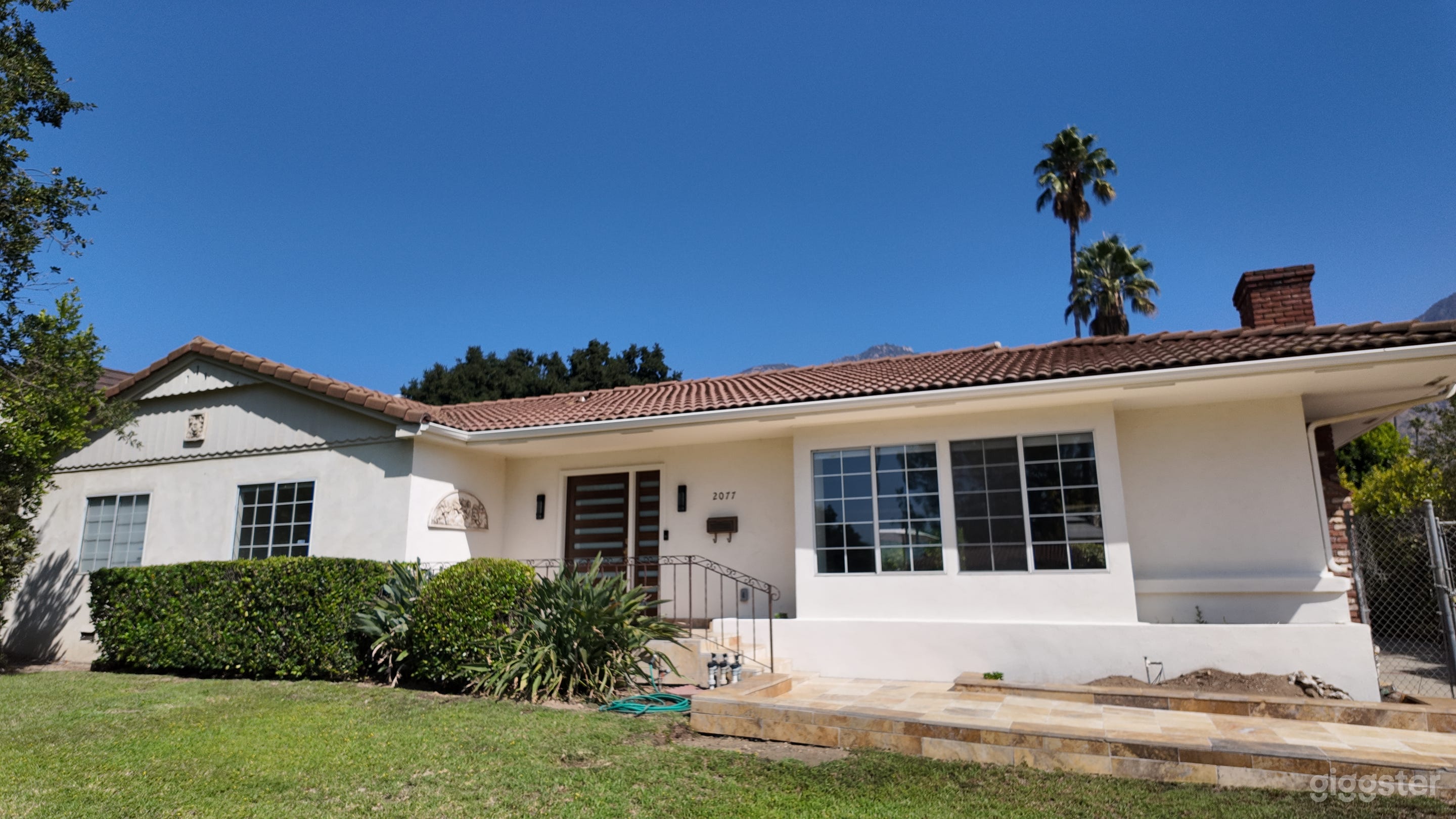 Classic Home with Mountain View &amp; Open Floor Plan Photo 2
