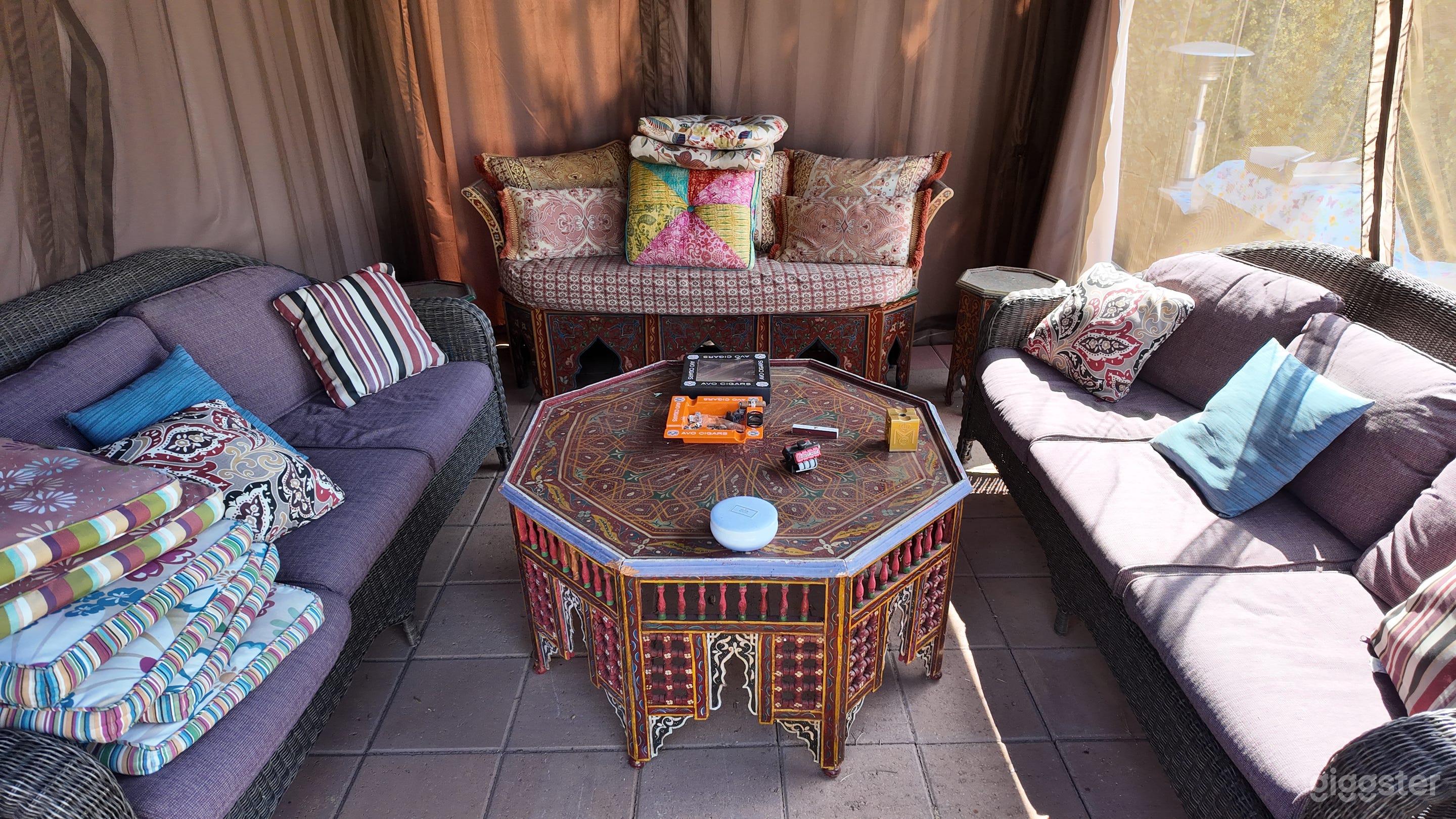 Classic Home with Mountain View &amp; Open Floor Plan Photo 3