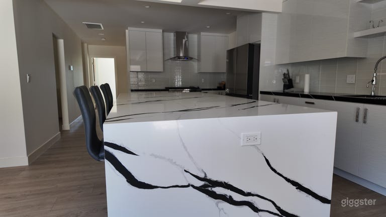  Classic Home with Mountain View & Open Floor Plan 