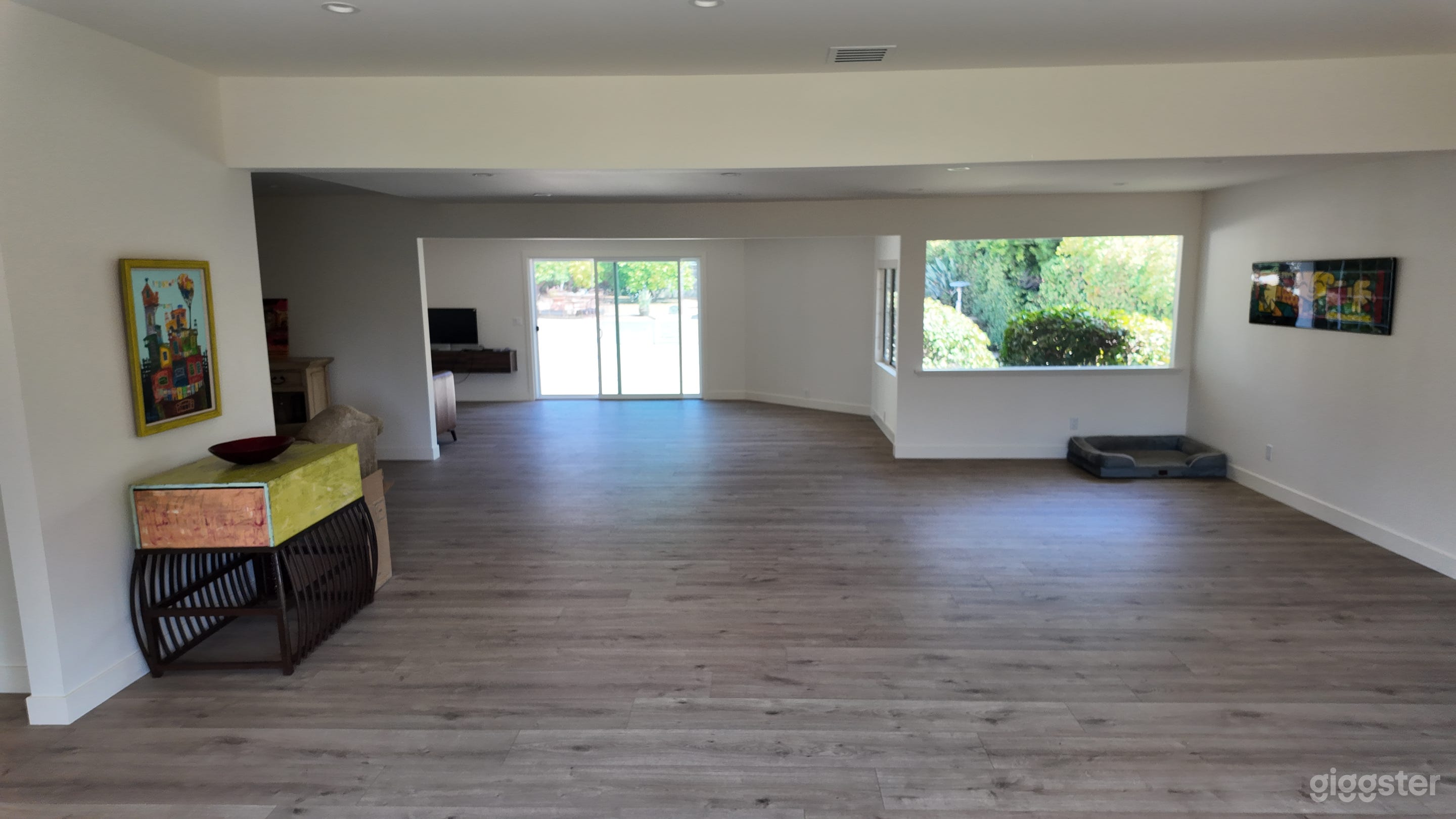 Classic Home with Mountain View &amp; Open Floor Plan Photo 4