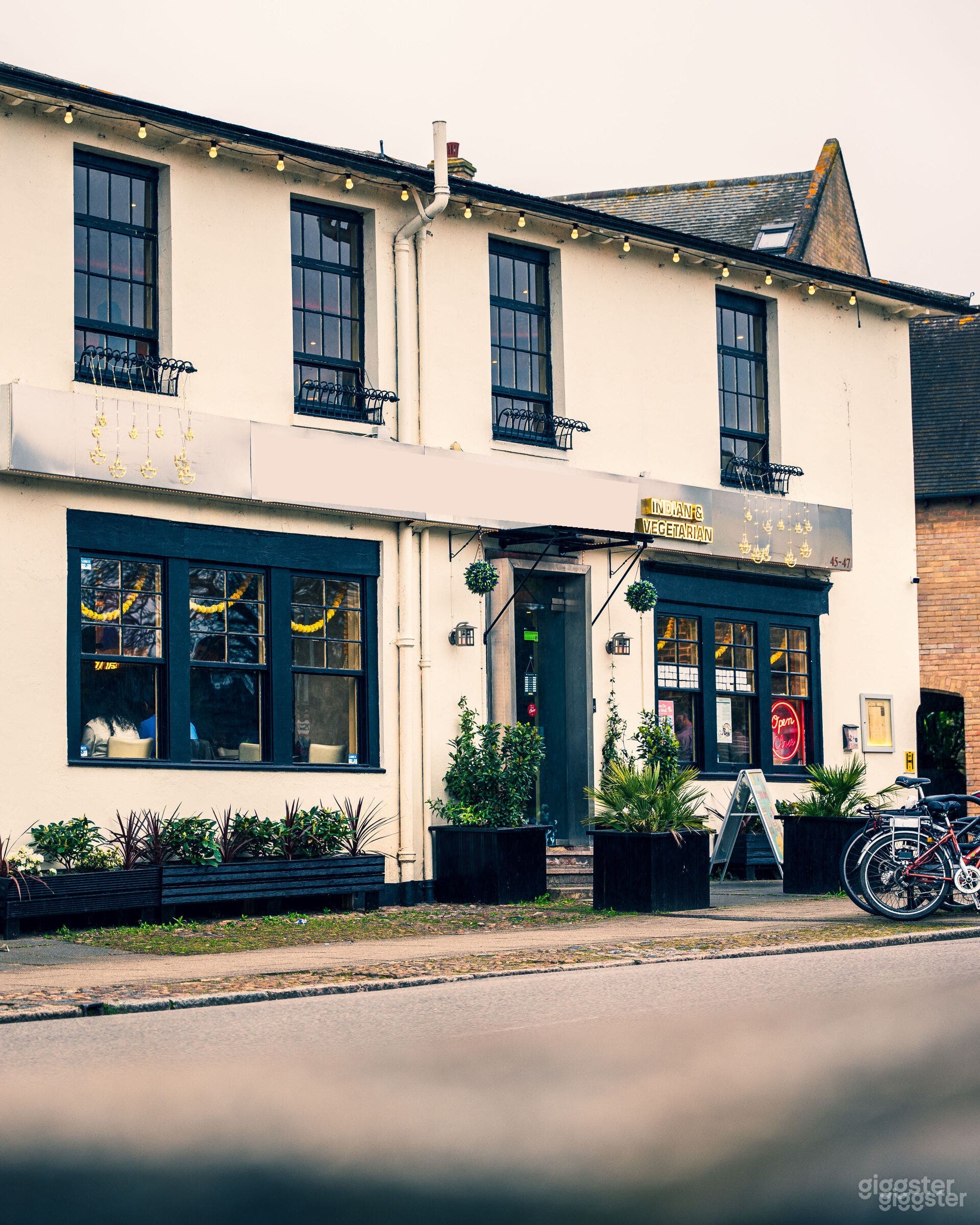 Authentic &amp; Vibrant Indian Restaurant Photo 1