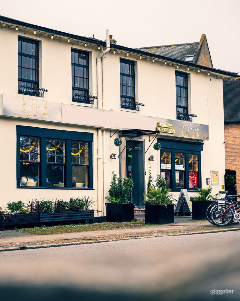  Authentic & Vibrant Indian Restaurant 