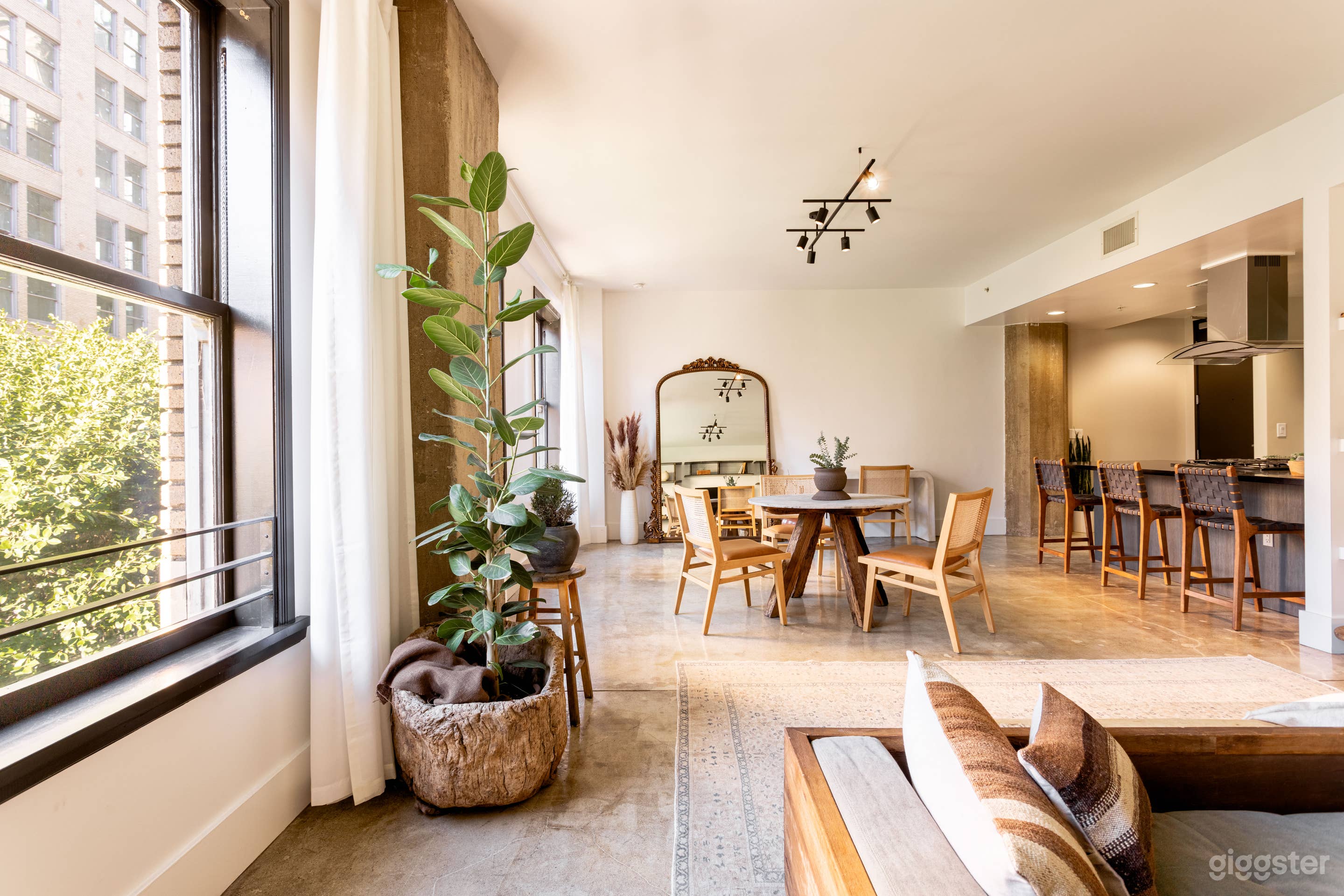 The Stone Home - Photography Space Loft Photo 3