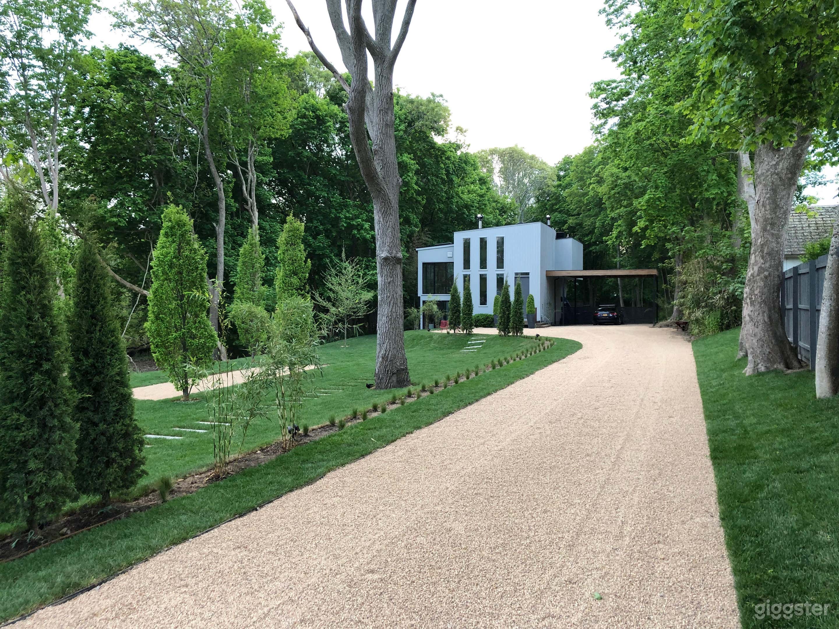 Stylish mid-century with character &amp; light-filled Photo 3