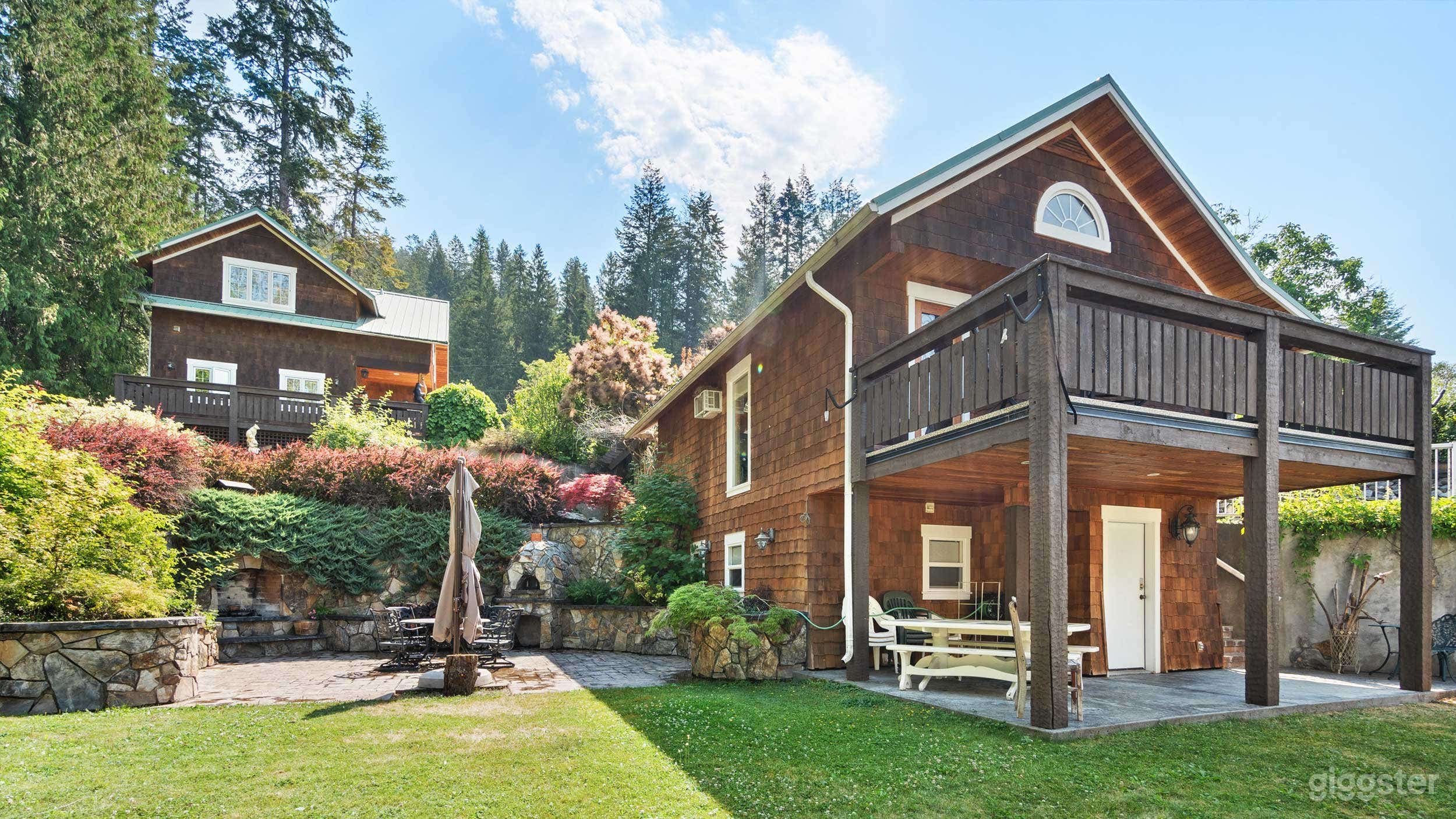 Charming Pine Middle Cabin Photo 1