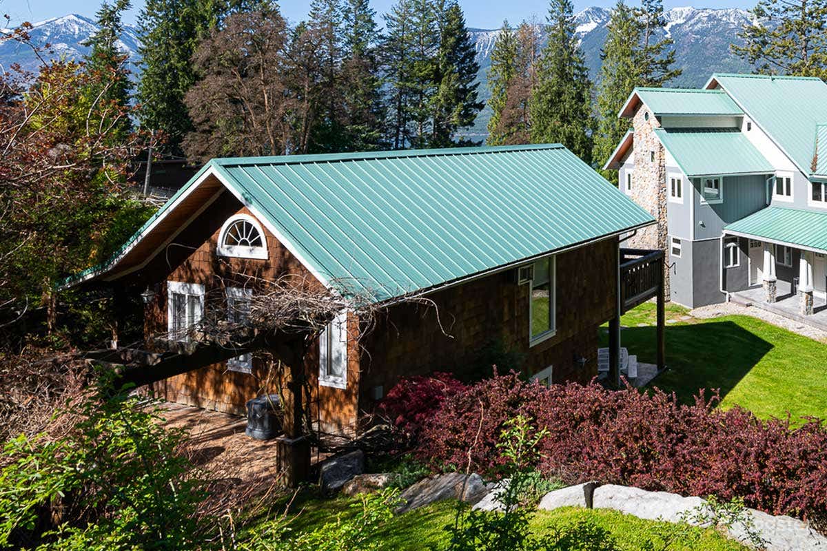 Charming Pine Middle Cabin Photo 3