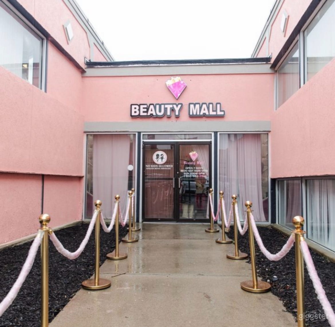 Charming Pink Event Space in Historic Fashion Aven Photo 2