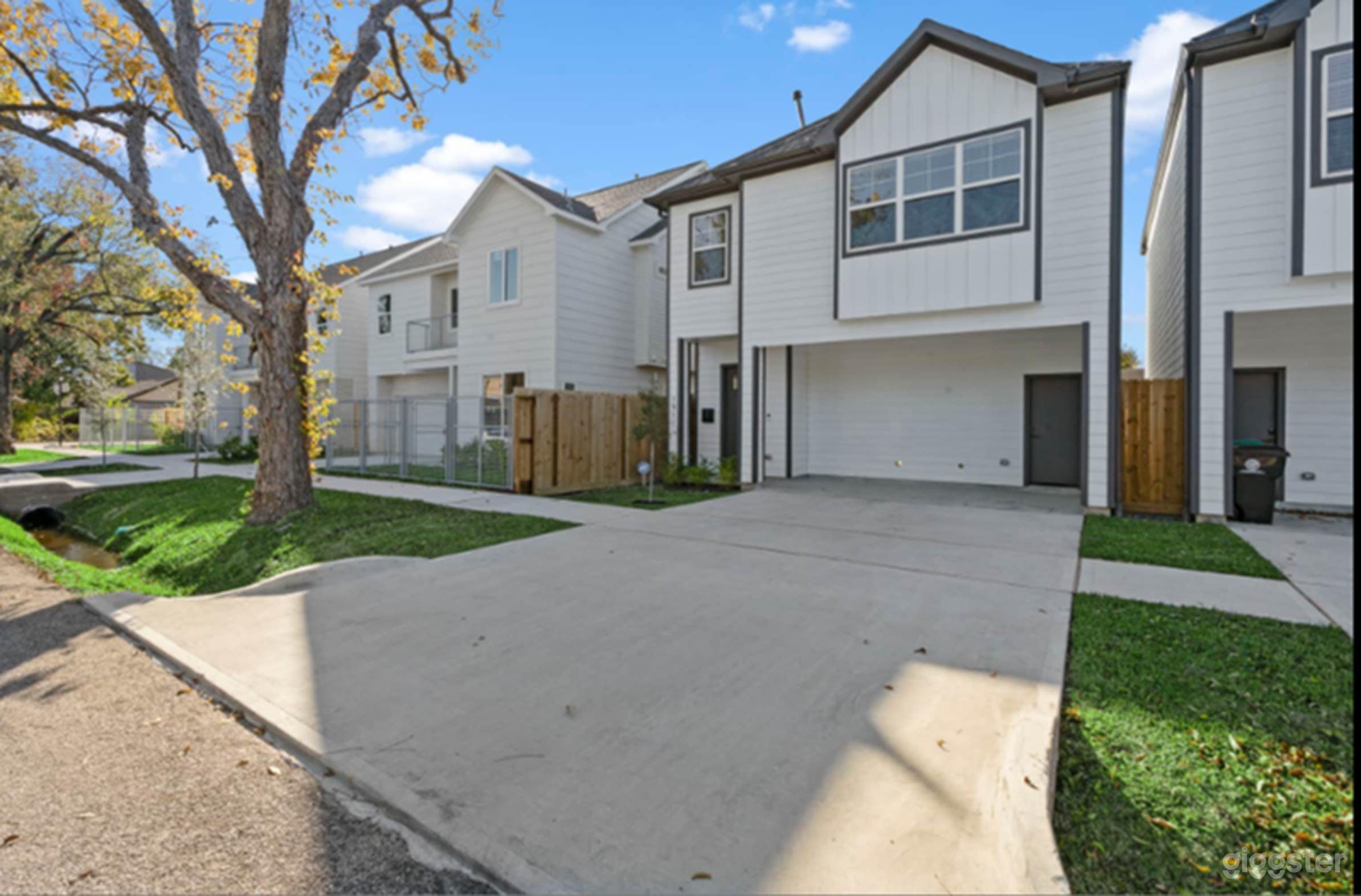 Luxurious Downtown Retreat Photo 1