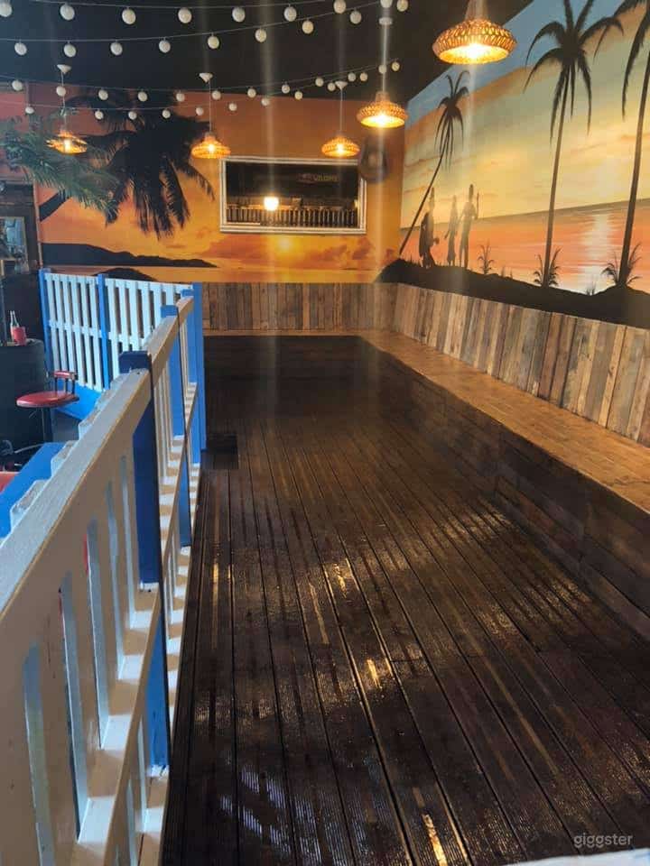 Amazing Bar with Tropic Setting for Events Photo 4