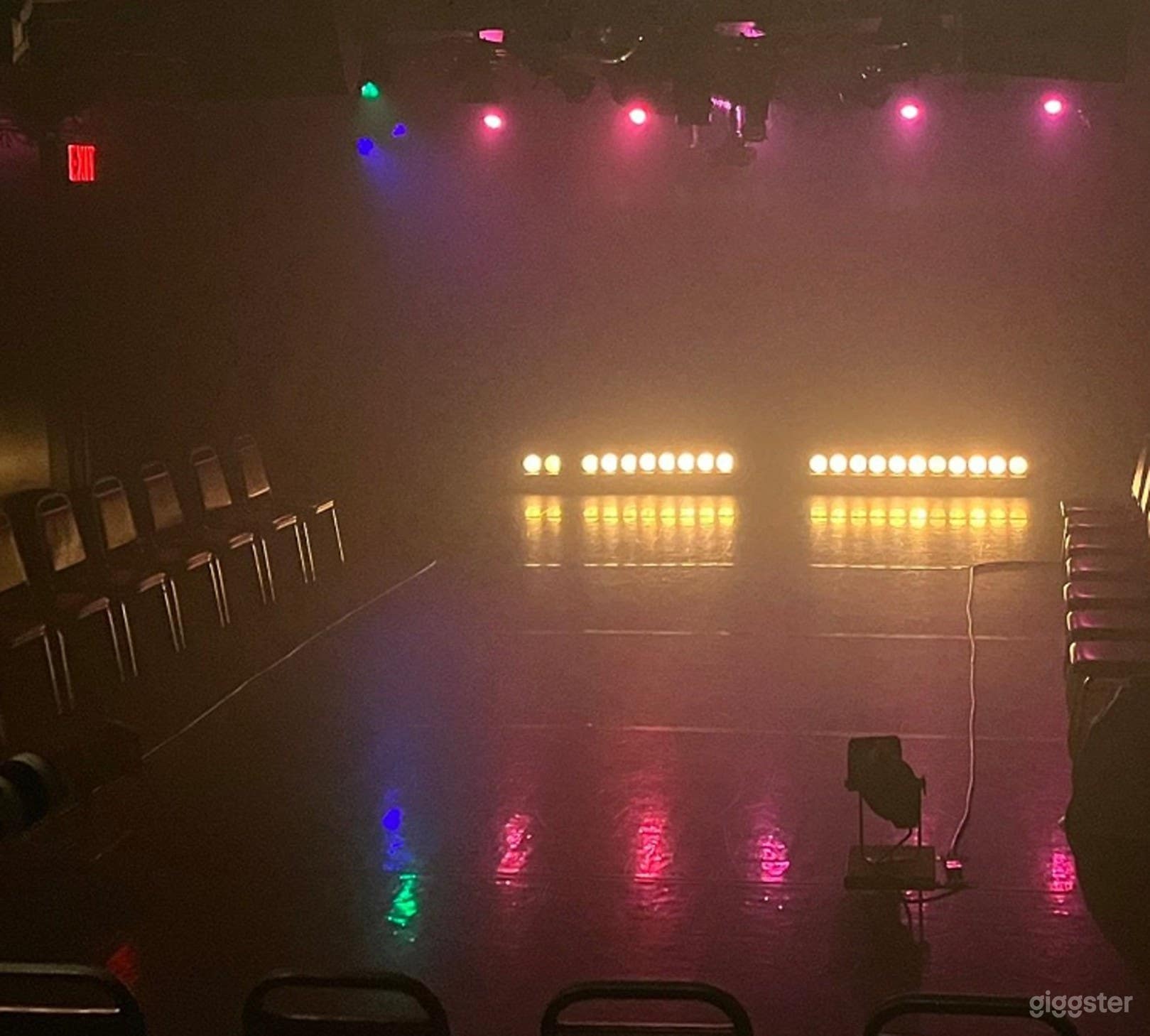 A Theater With A Sunny Courtyard Photo 4