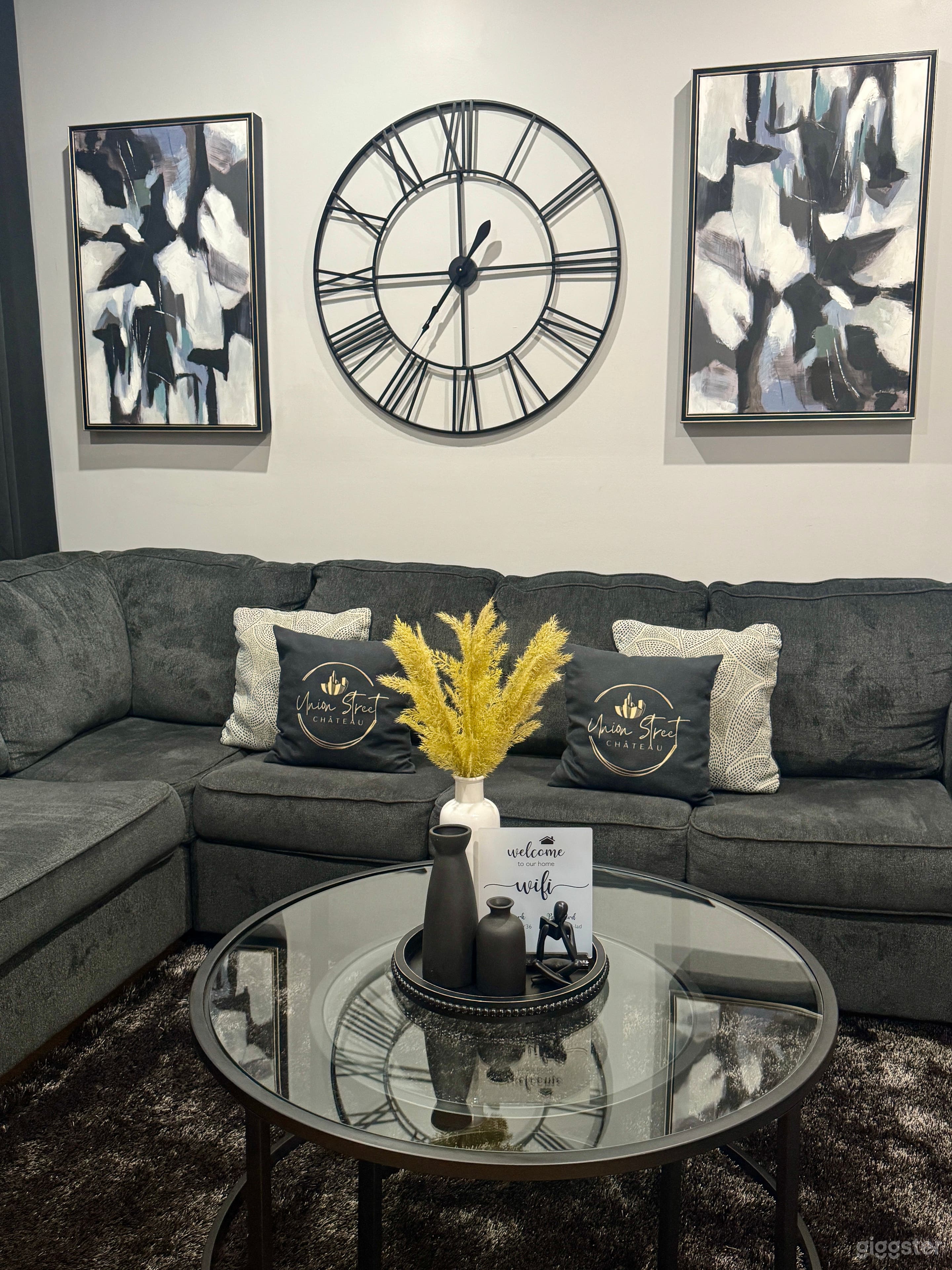 Brownstone House/2 bedroom/Renovated Backyard Photo 1