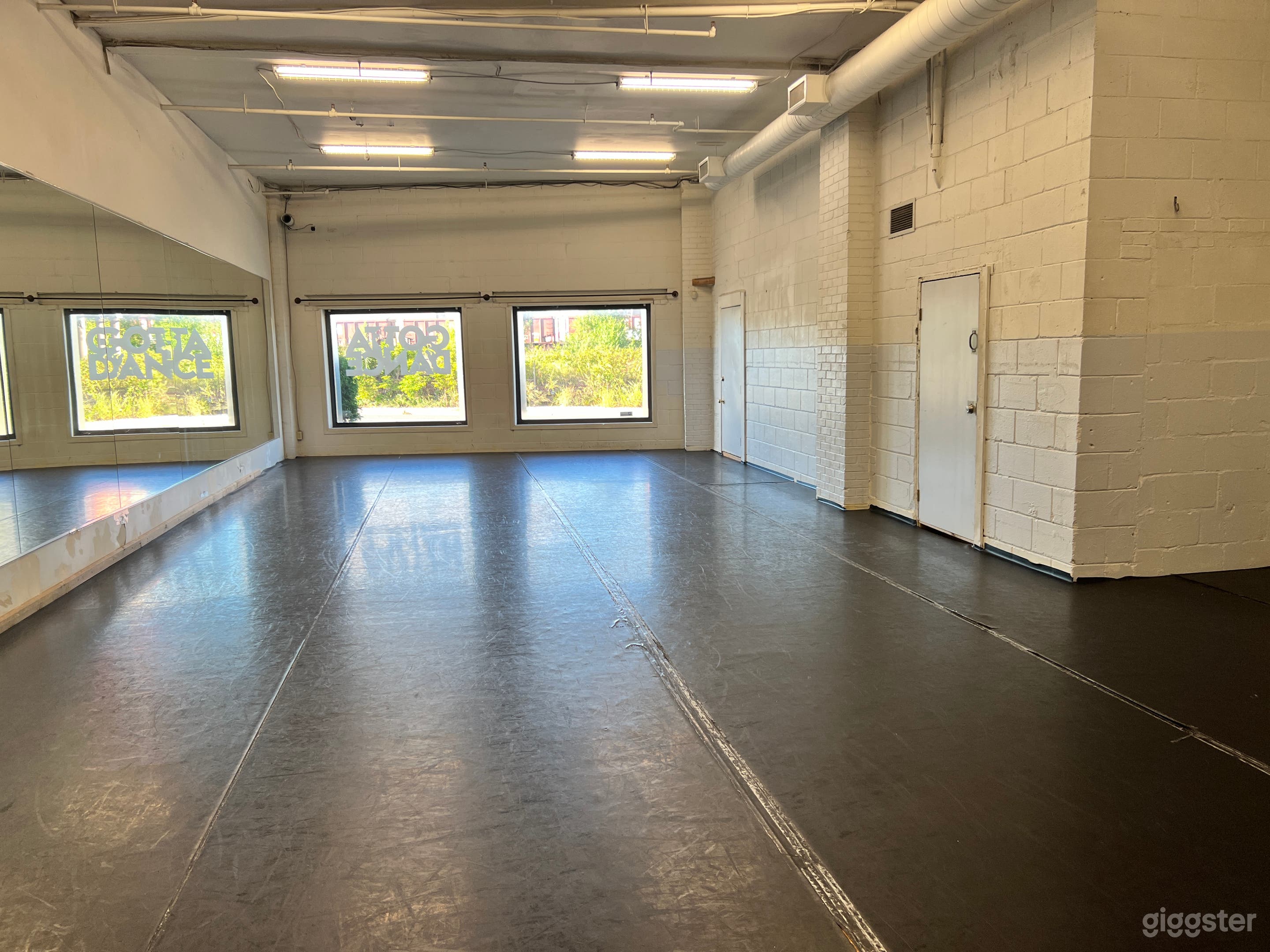 Dance Studio Photo 4