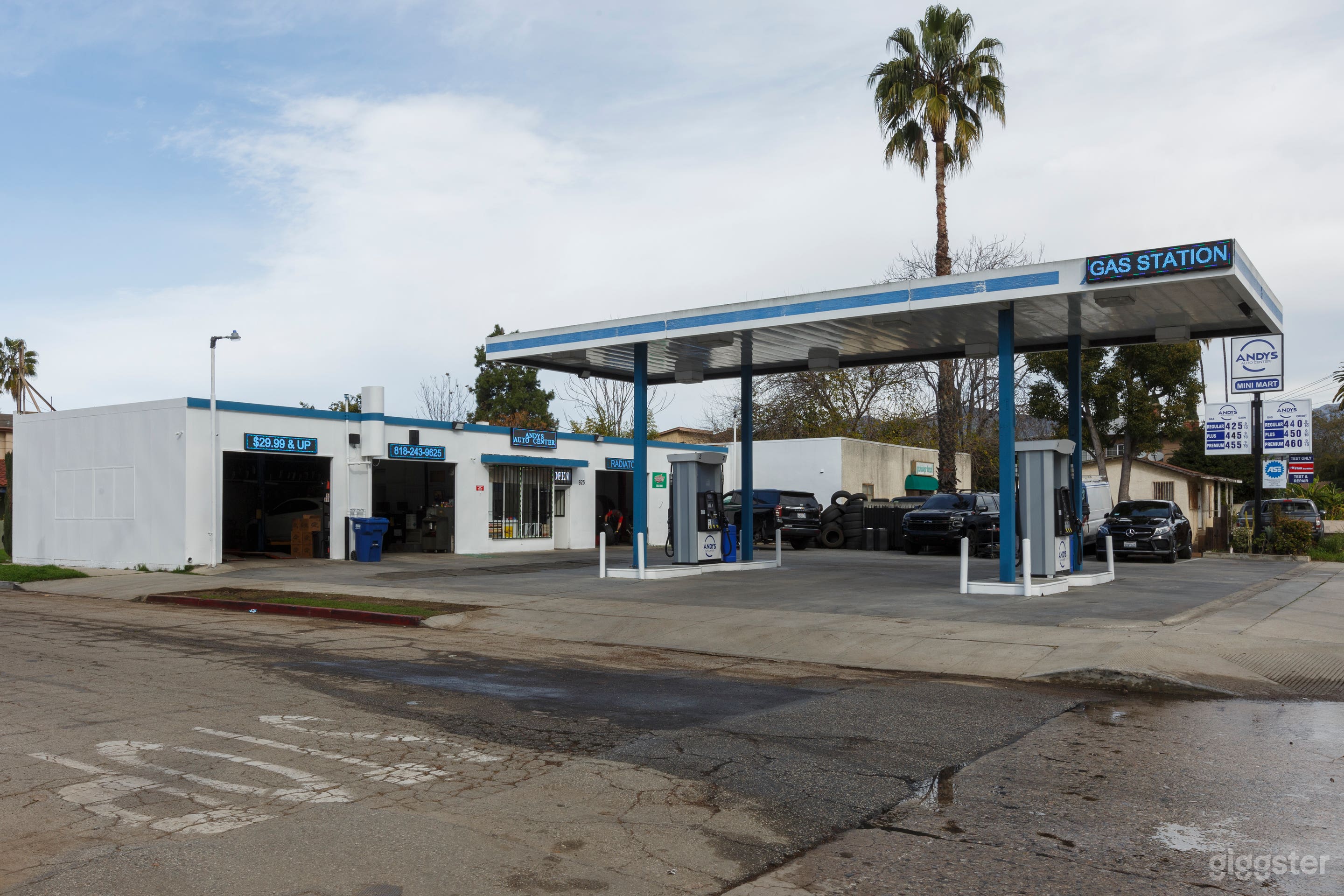 Gas station, Body Shop and Food Market  Photo 1