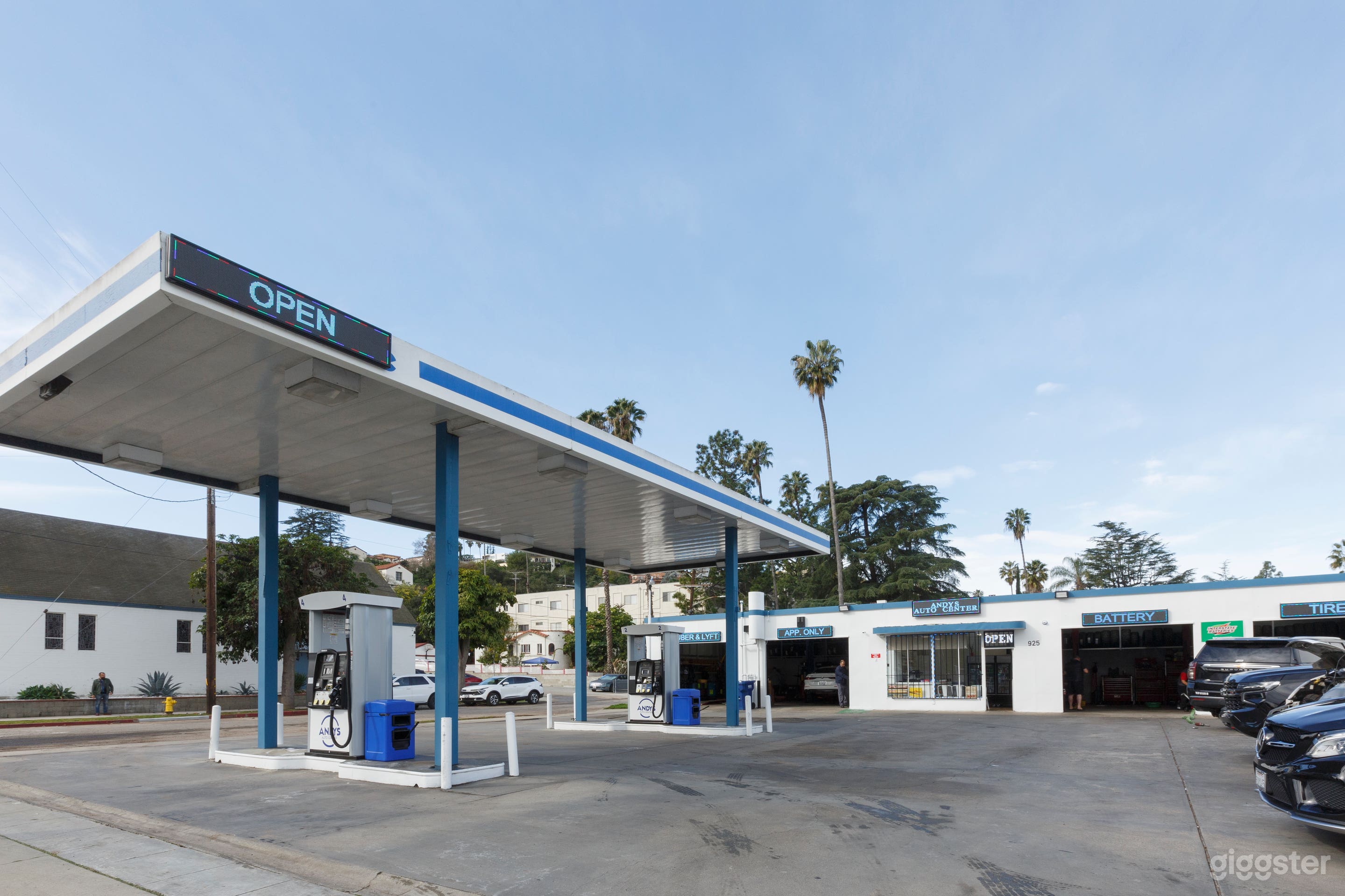 Gas station, Body Shop and Food Market  Photo 4