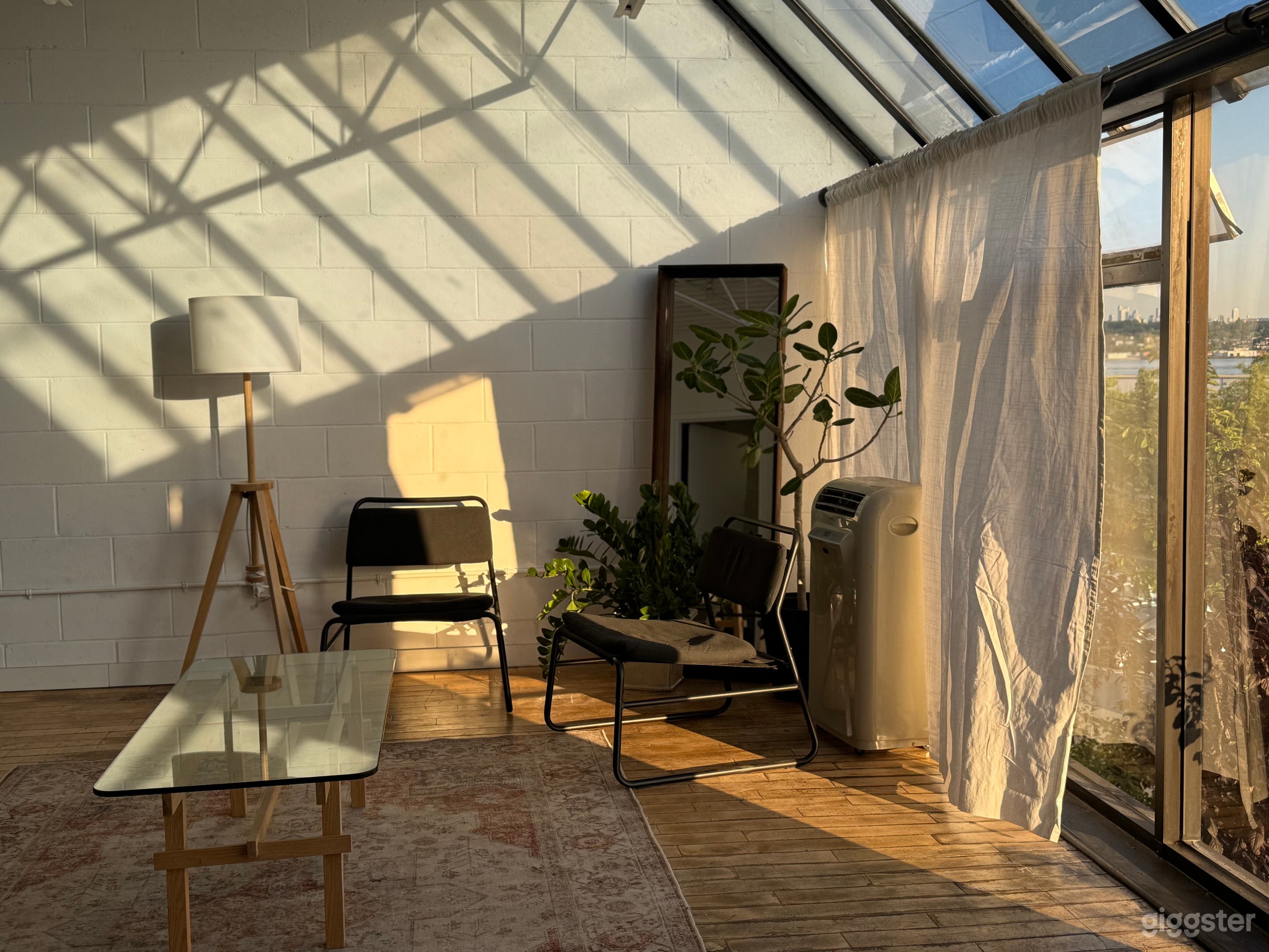 Gallery Space with Amazing Ocean View Photo 2