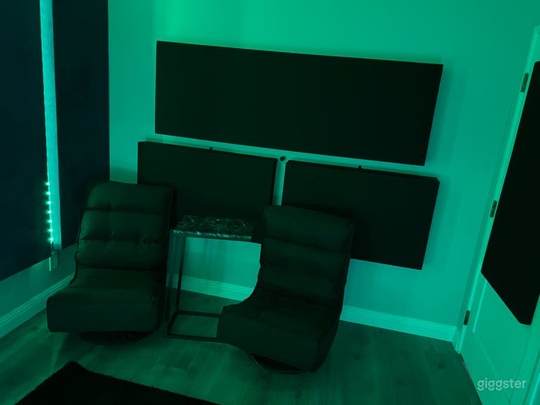  Studio Room B 